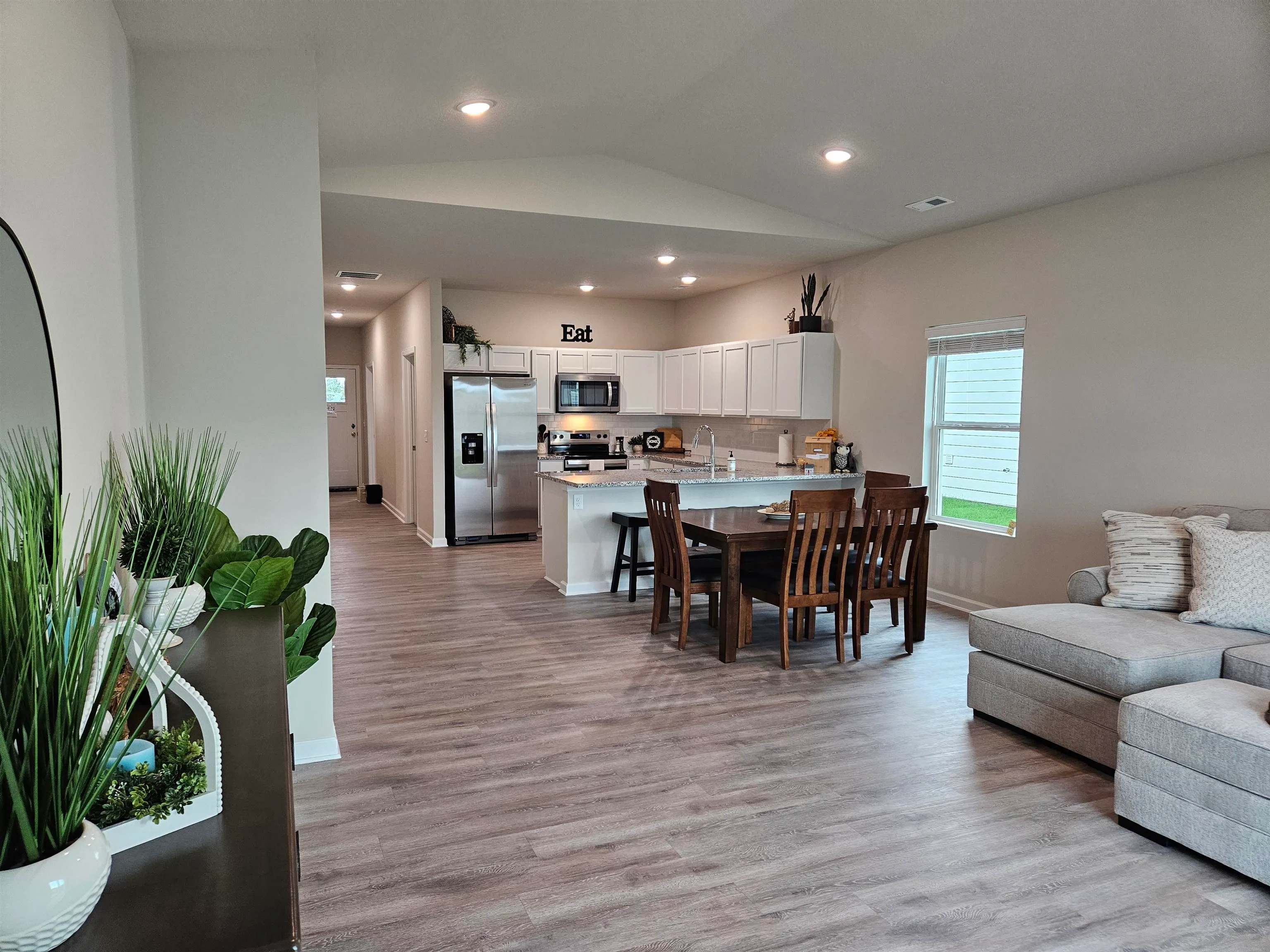 Garden Plain, Kansas 67050, United States, 4 Bedrooms Bedrooms, ,2 BathroomsBathrooms,Residential,Pending,47204