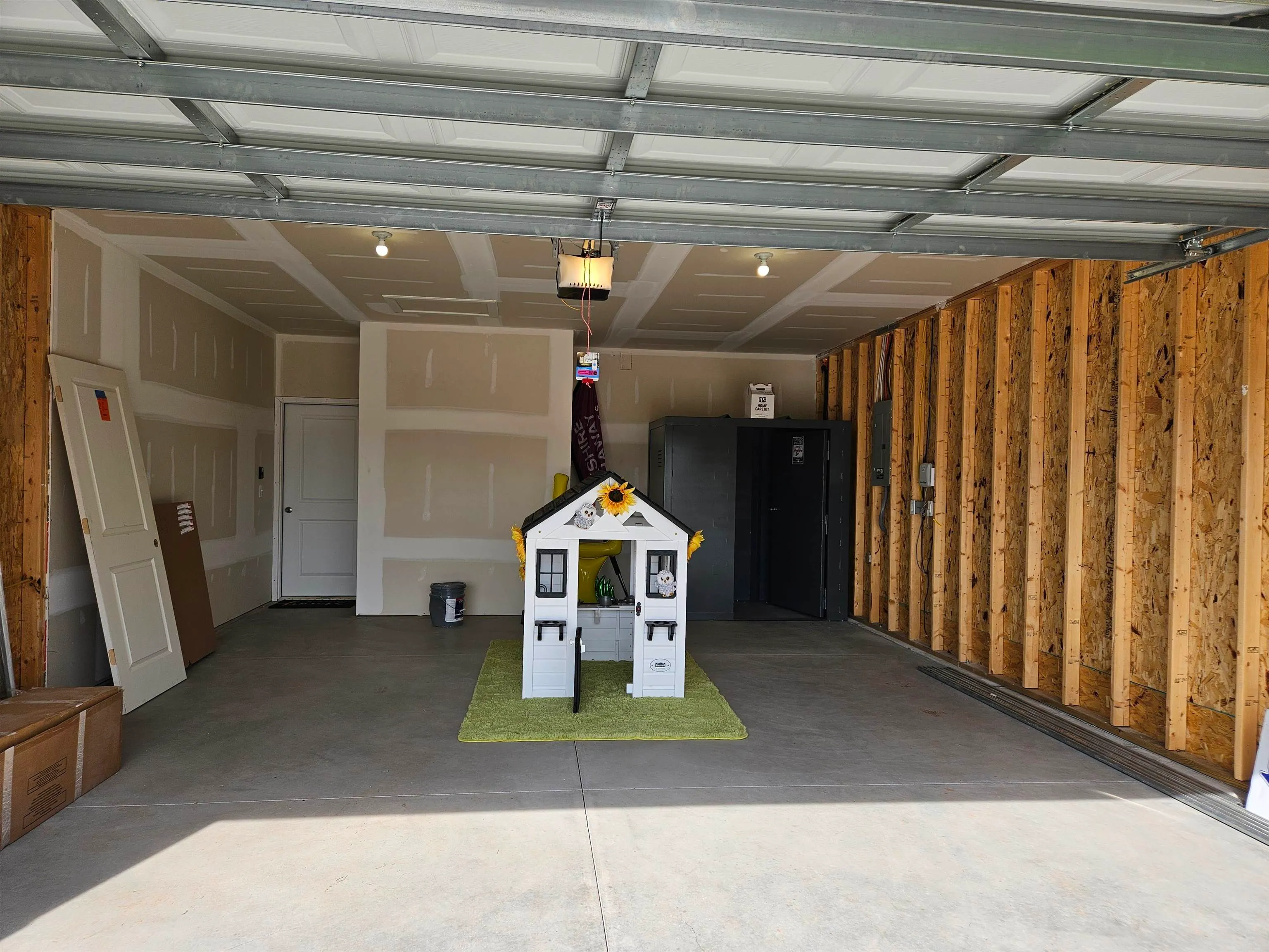 Garden Plain, Kansas 67050, United States, 4 Bedrooms Bedrooms, ,2 BathroomsBathrooms,Residential,Pending,47204