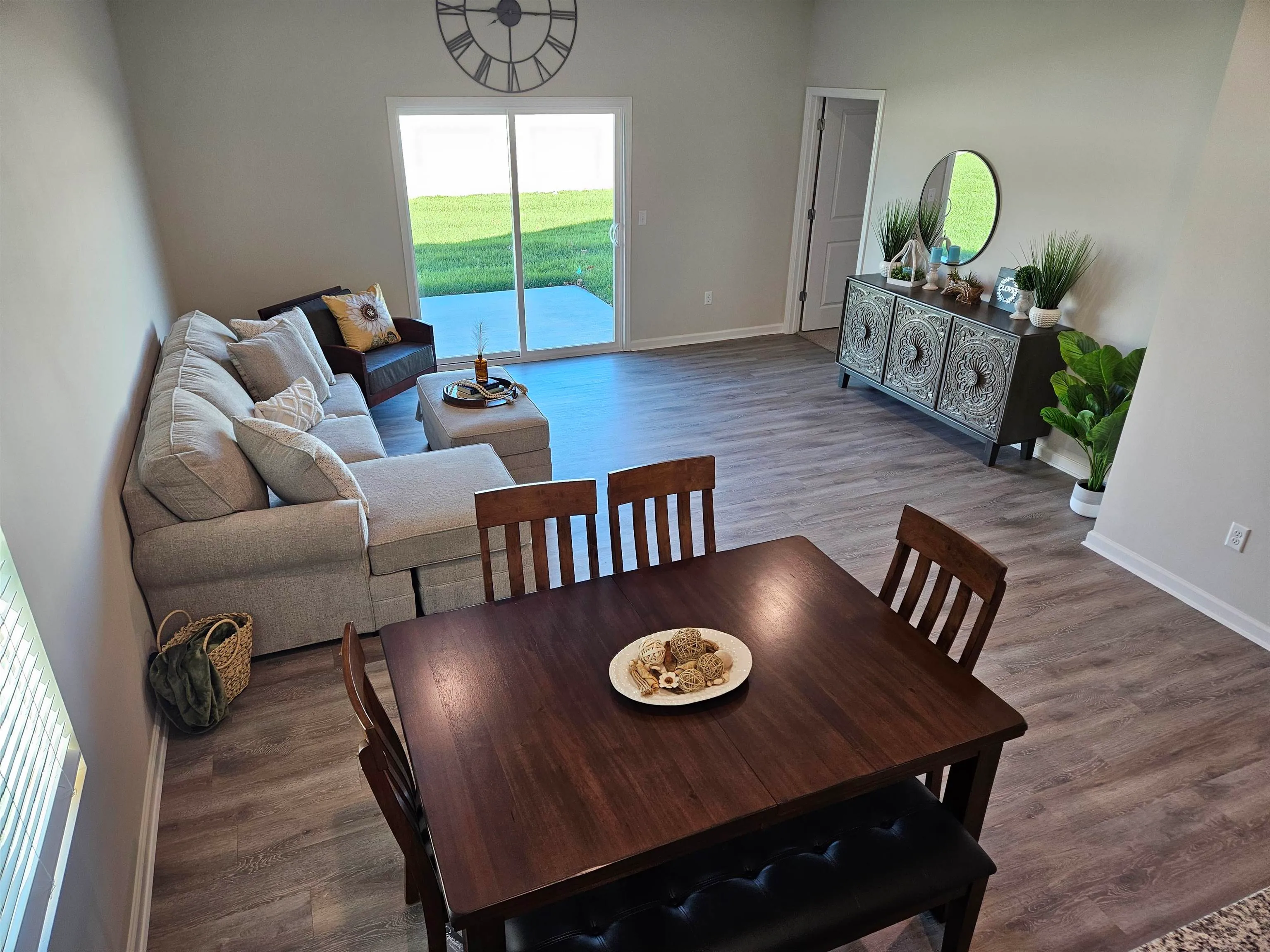 Garden Plain, Kansas 67050, United States, 4 Bedrooms Bedrooms, ,2 BathroomsBathrooms,Residential,Pending,47204