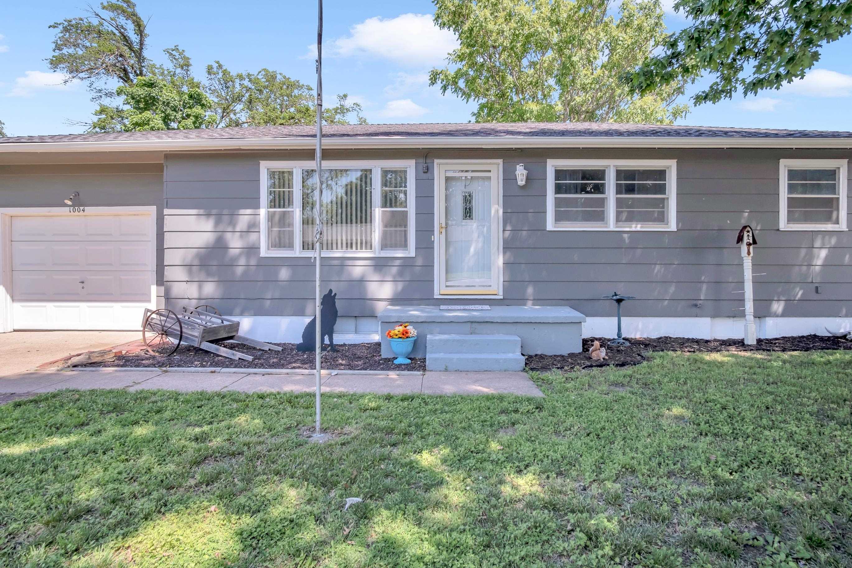 1004 S Poplar St, Newton, Kansas image 3