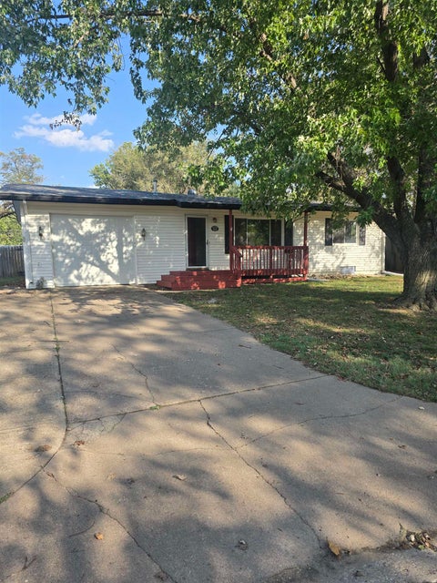 Homes For Sale - 410 S Sunset Ave<br/> Haysville, KS 67060
