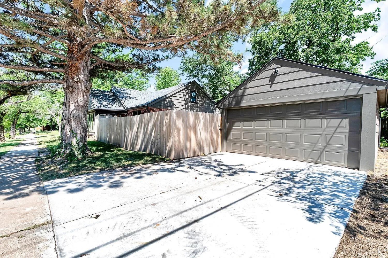 Wichita, Kansas 67208, United States, 3 Bedrooms Bedrooms, ,3 BathroomsBathrooms,Residential,Active,169204