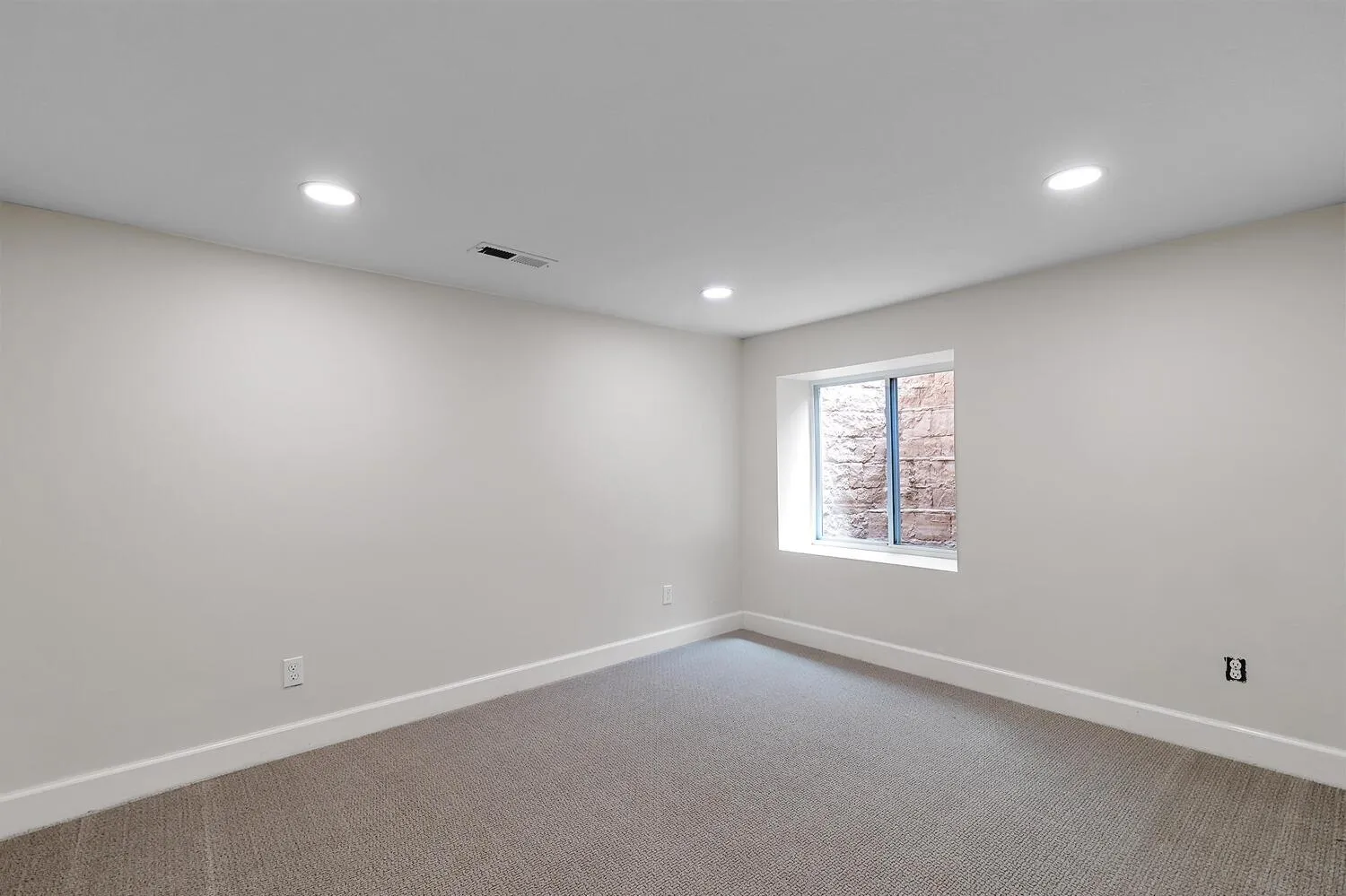 Wichita, Kansas 67208, United States, 3 Bedrooms Bedrooms, ,3 BathroomsBathrooms,Residential,Active,169204