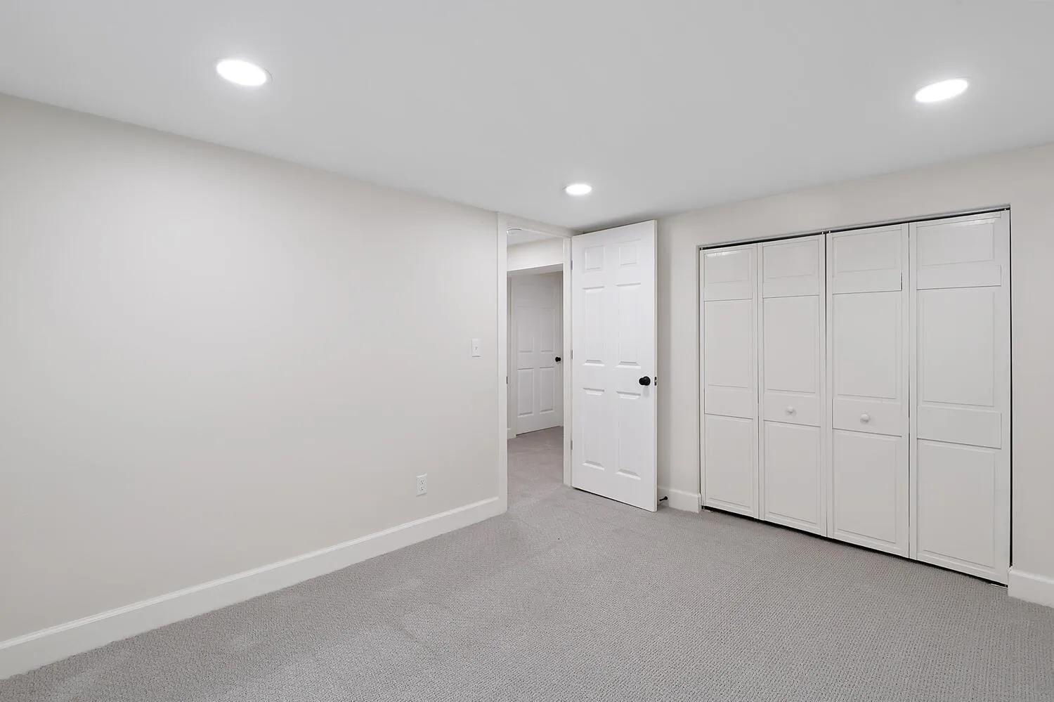 Wichita, Kansas 67208, United States, 3 Bedrooms Bedrooms, ,3 BathroomsBathrooms,Residential,Active,169204