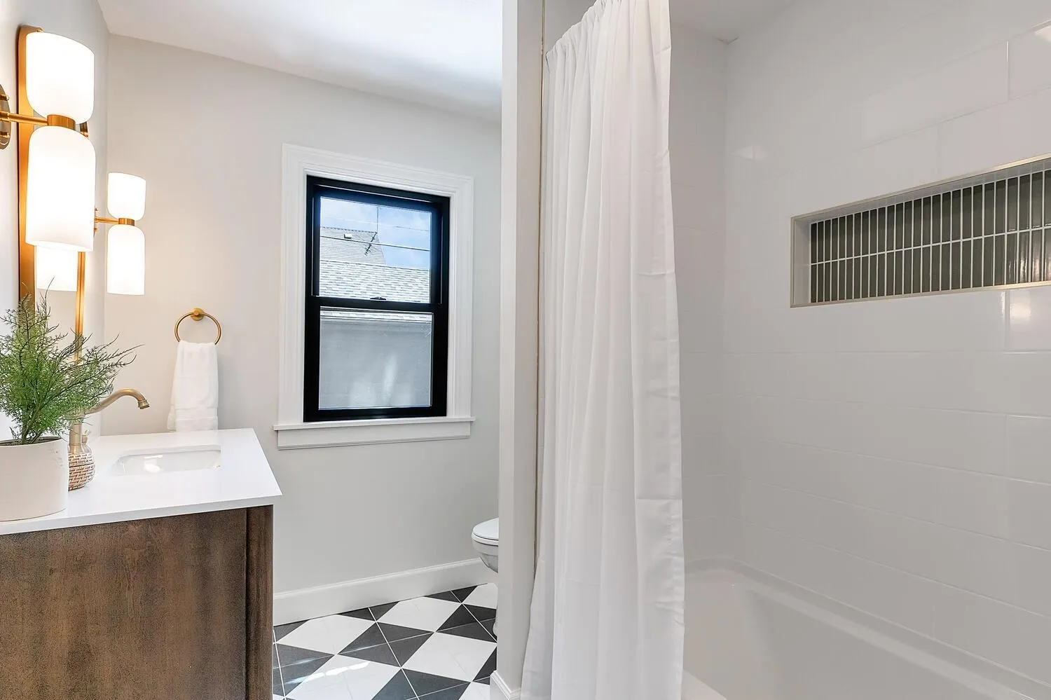 Wichita, Kansas 67208, United States, 3 Bedrooms Bedrooms, ,3 BathroomsBathrooms,Residential,Active,169204