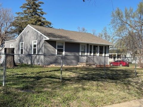 Homes For Sale - 1213 Stack Ave<br/> Salina, KS 67401