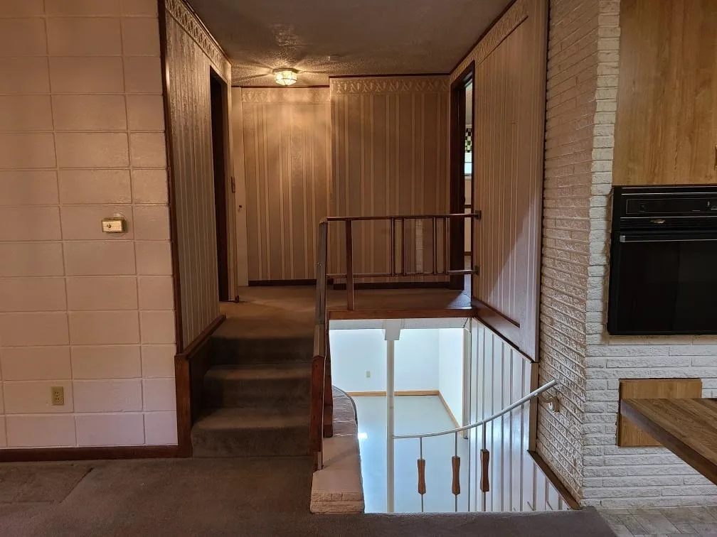 Winfield, Kansas 67156, United States, 3 Bedrooms Bedrooms, ,2 BathroomsBathrooms,Residential,Active,227093