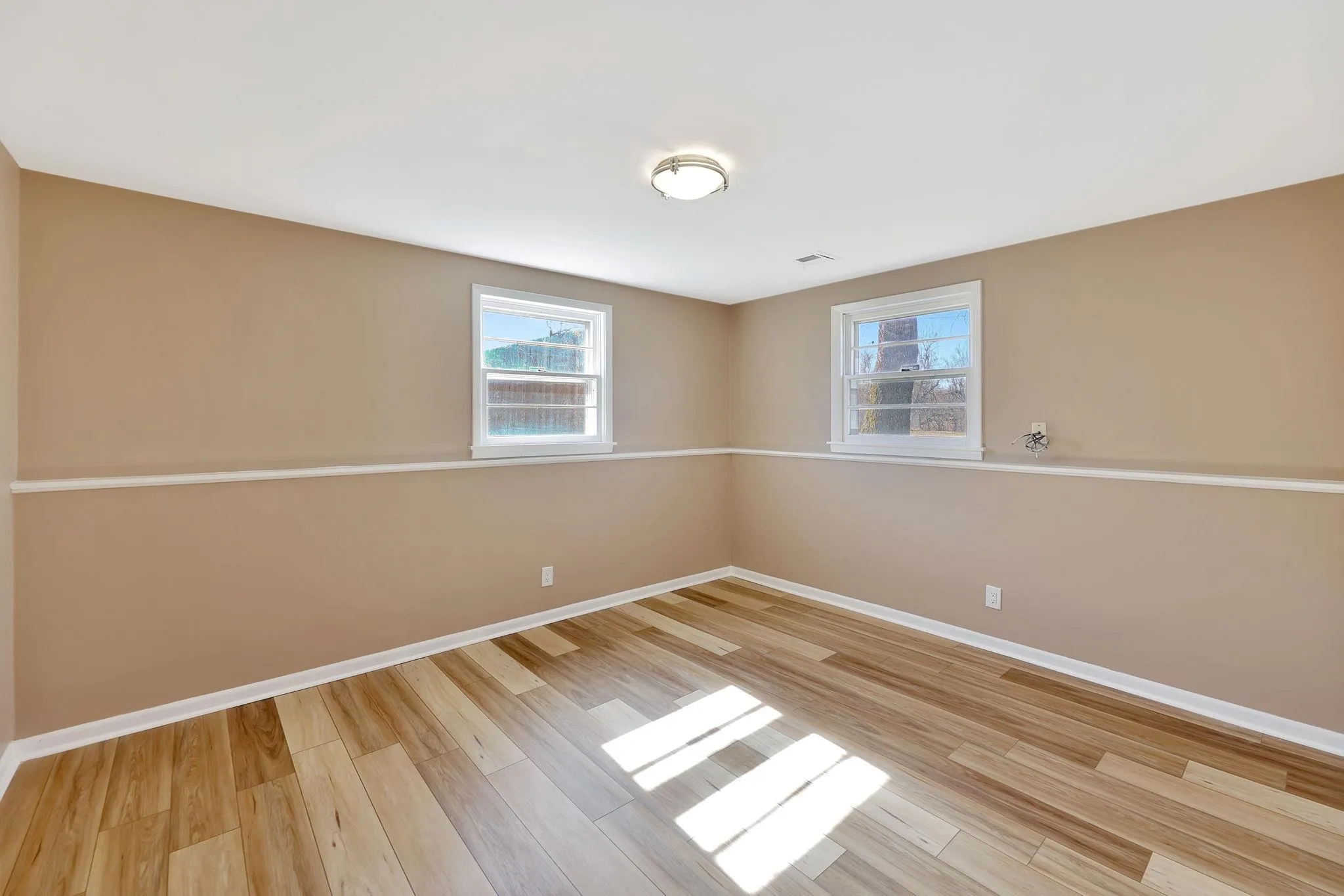 Wichita, Kansas 67203, United States, 4 Bedrooms Bedrooms, ,2 BathroomsBathrooms,Residential,Active,92284