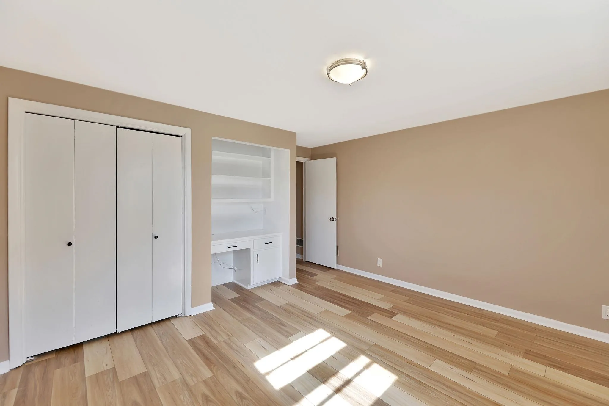 Wichita, Kansas 67203, United States, 4 Bedrooms Bedrooms, ,2 BathroomsBathrooms,Residential,Active,92284