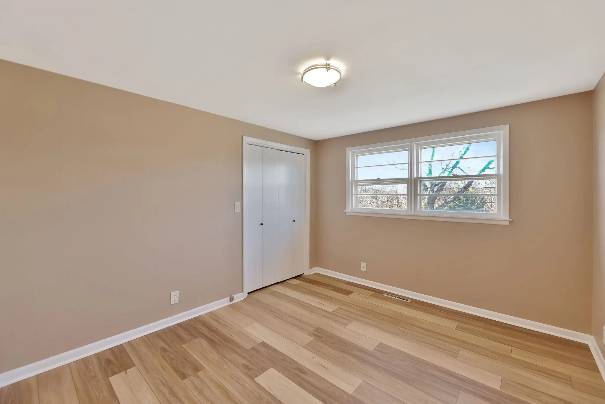 Wichita, Kansas 67203, United States, 4 Bedrooms Bedrooms, ,2 BathroomsBathrooms,Residential,Active,92284