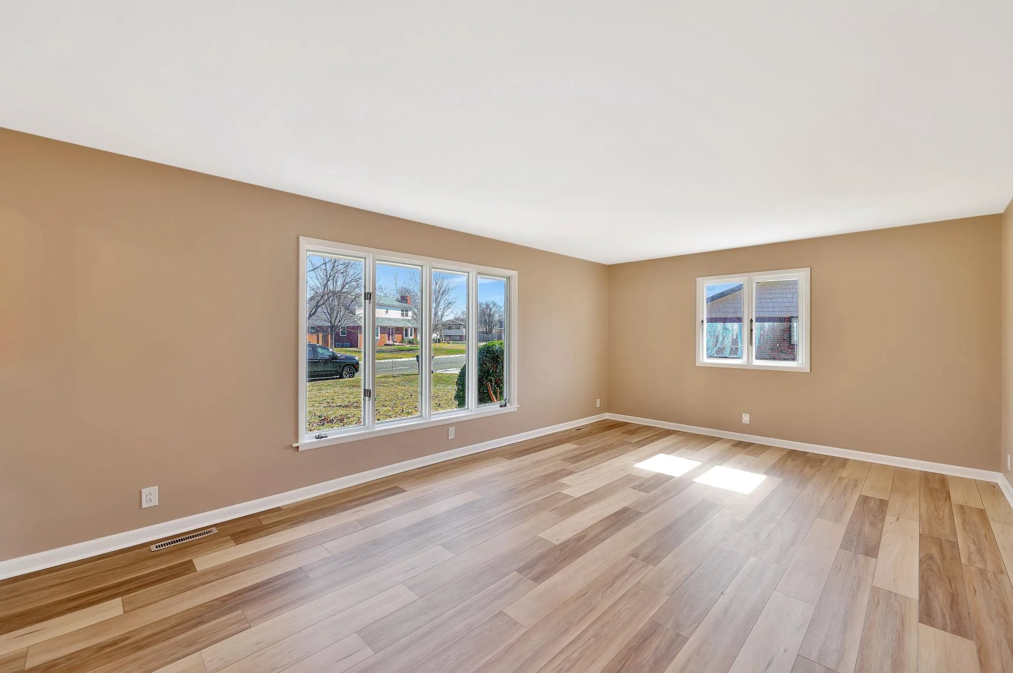 Wichita, Kansas 67203, United States, 4 Bedrooms Bedrooms, ,2 BathroomsBathrooms,Residential,Active,92284