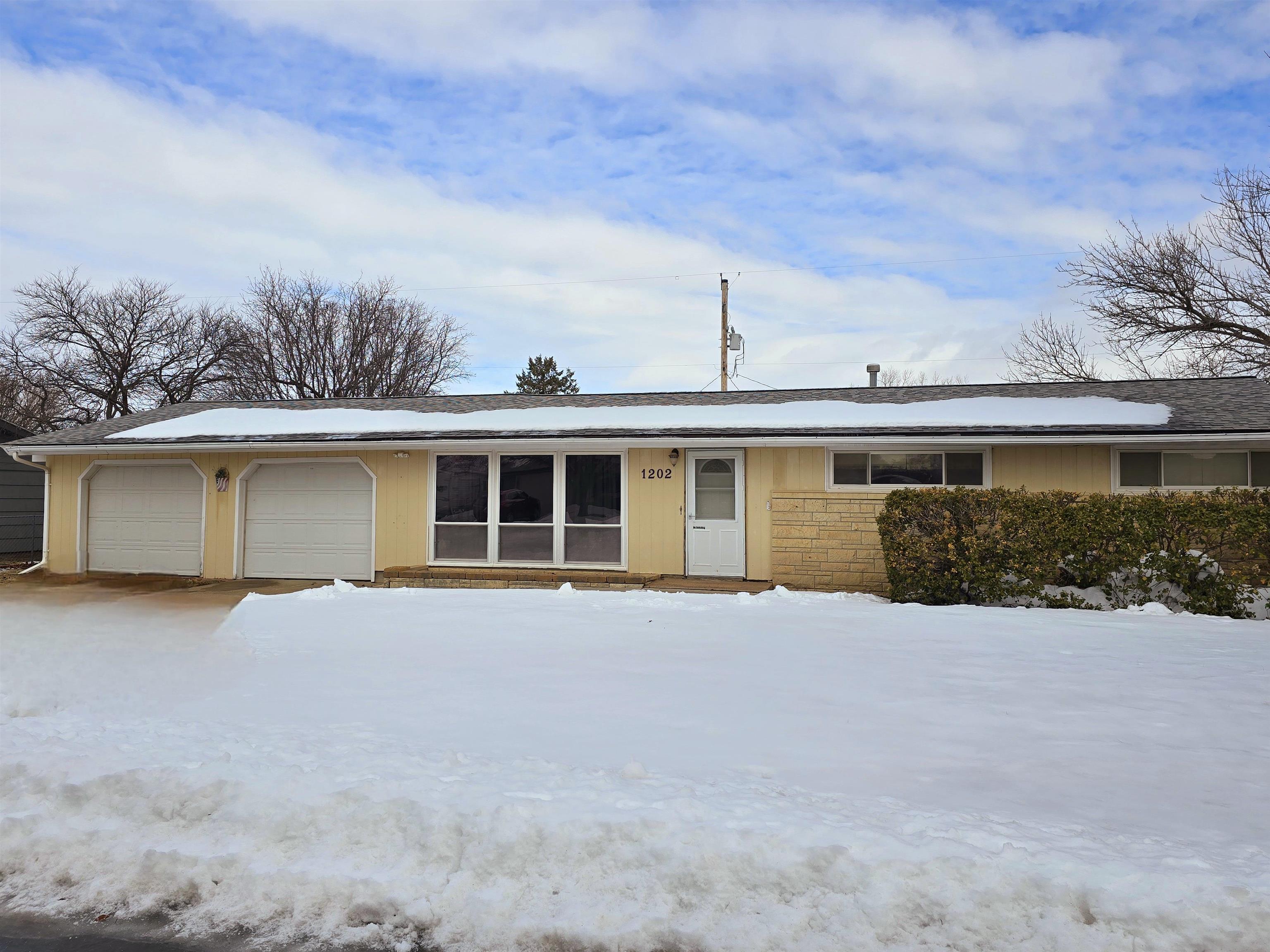 1202 Hartford Ave, Salina, Kansas image 1