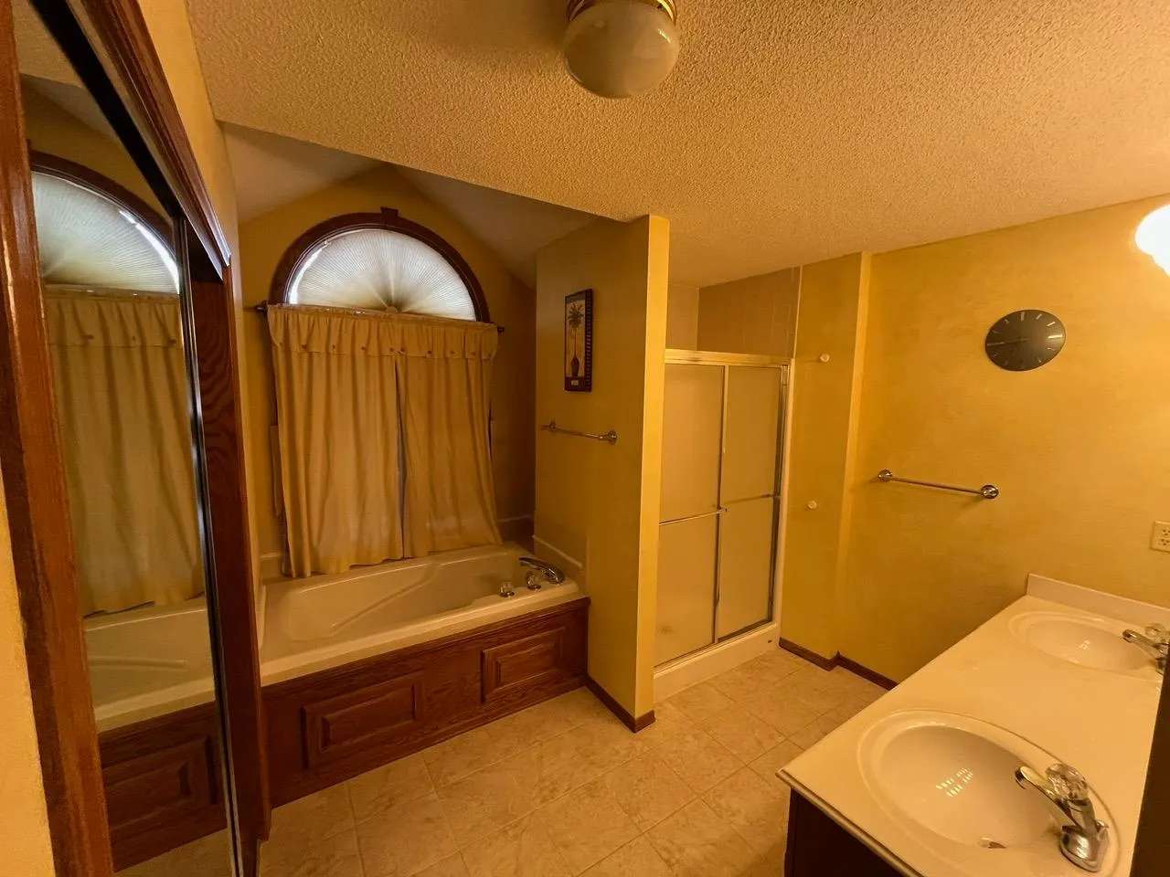 Wichita, Kansas 67206, United States, 4 Bedrooms Bedrooms, ,3 BathroomsBathrooms,Residential,Active,100476