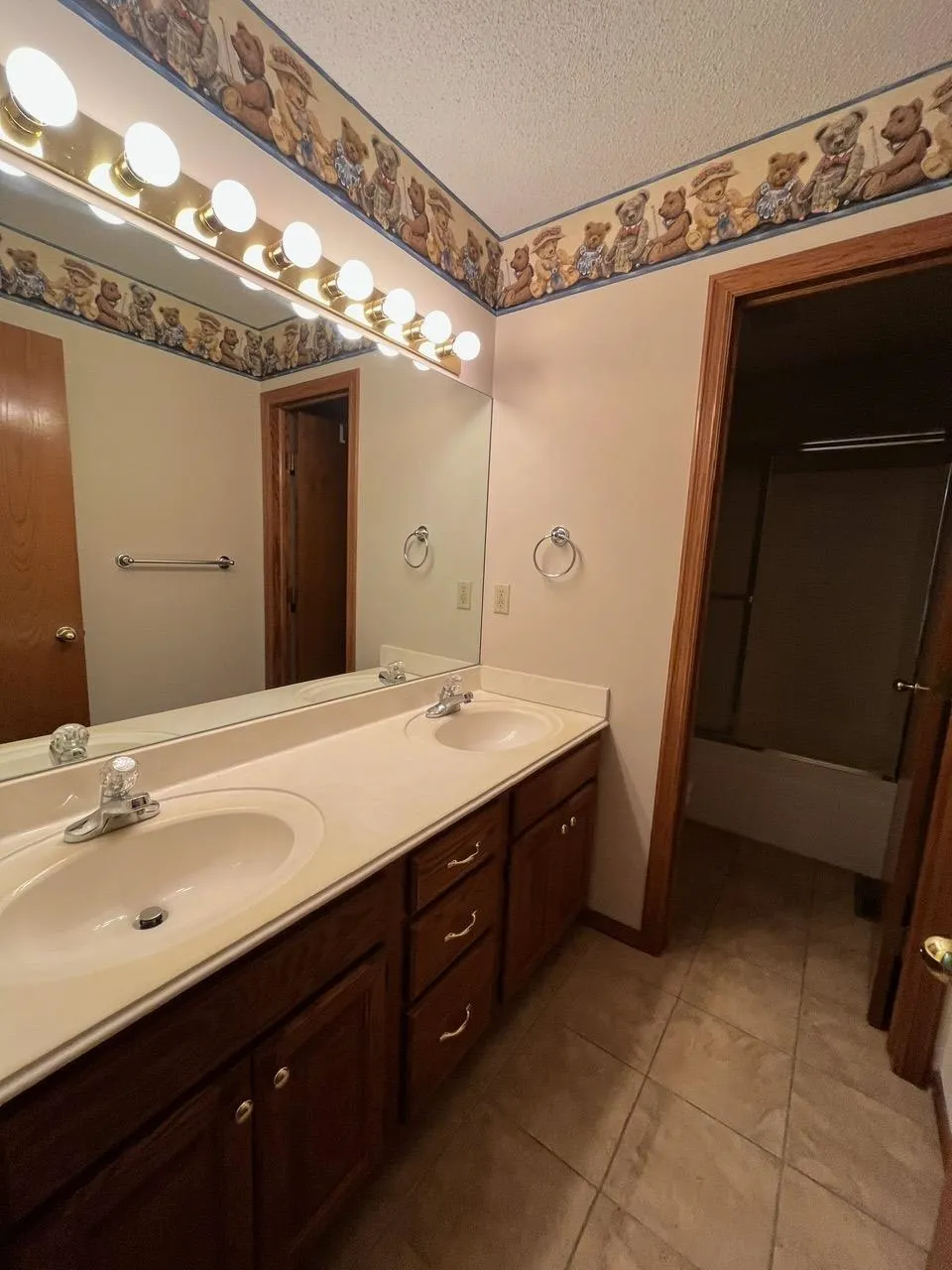 Wichita, Kansas 67206, United States, 4 Bedrooms Bedrooms, ,3 BathroomsBathrooms,Residential,Active,100476