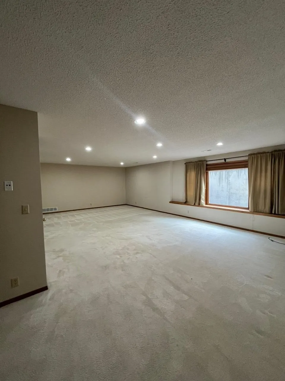 Wichita, Kansas 67206, United States, 4 Bedrooms Bedrooms, ,3 BathroomsBathrooms,Residential,Active,100476