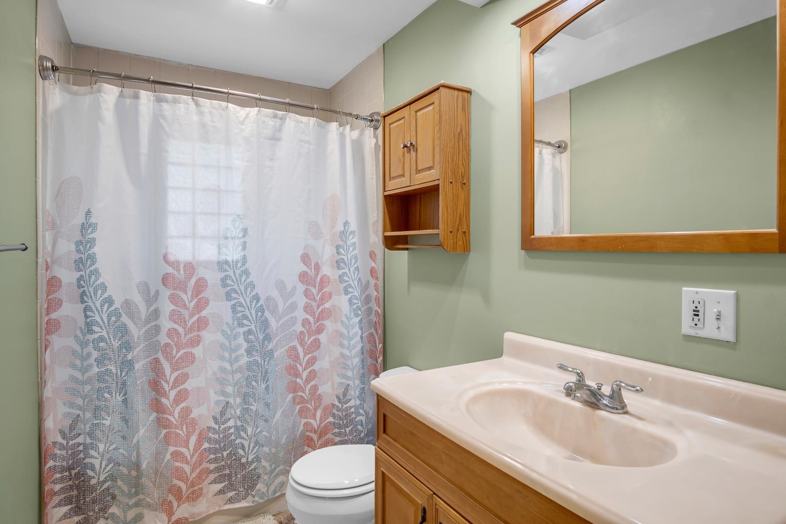 Newton, Kansas 67114, United States, 5 Bedrooms Bedrooms, ,2 BathroomsBathrooms,Residential,Pending,59740