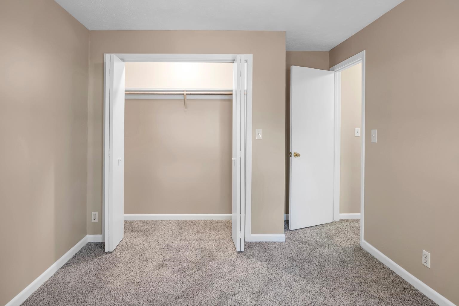 Newton, Kansas 67114, United States, 5 Bedrooms Bedrooms, ,2 BathroomsBathrooms,Residential,Pending,59740