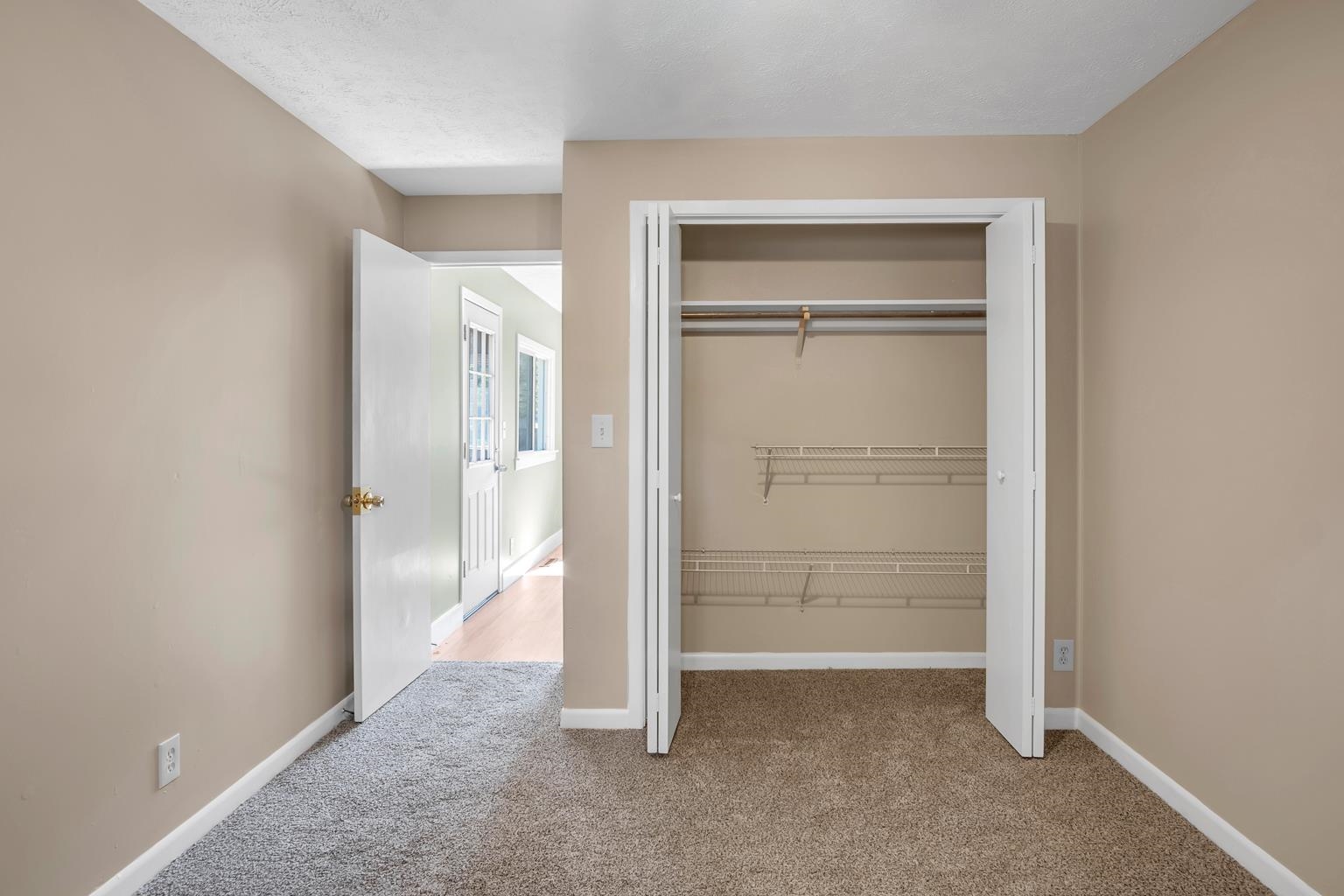 Newton, Kansas 67114, United States, 5 Bedrooms Bedrooms, ,2 BathroomsBathrooms,Residential,Pending,59740