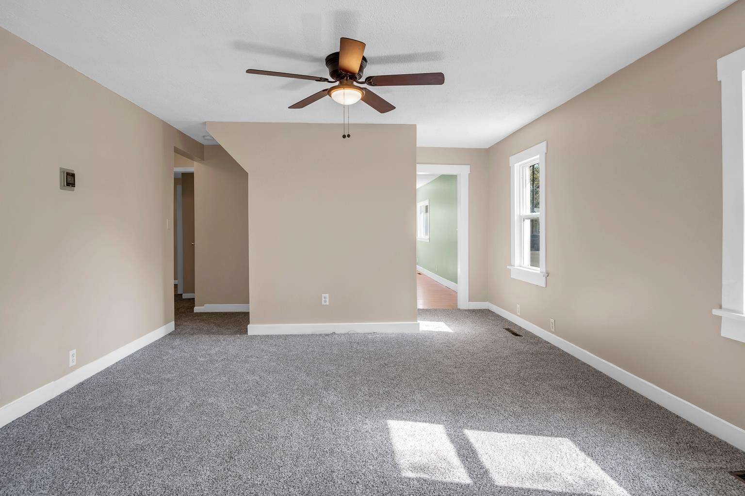 Newton, Kansas 67114, United States, 5 Bedrooms Bedrooms, ,2 BathroomsBathrooms,Residential,Pending,59740