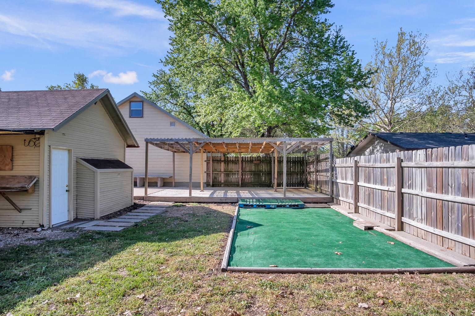 Newton, Kansas 67114, United States, 5 Bedrooms Bedrooms, ,2 BathroomsBathrooms,Residential,Pending,59740