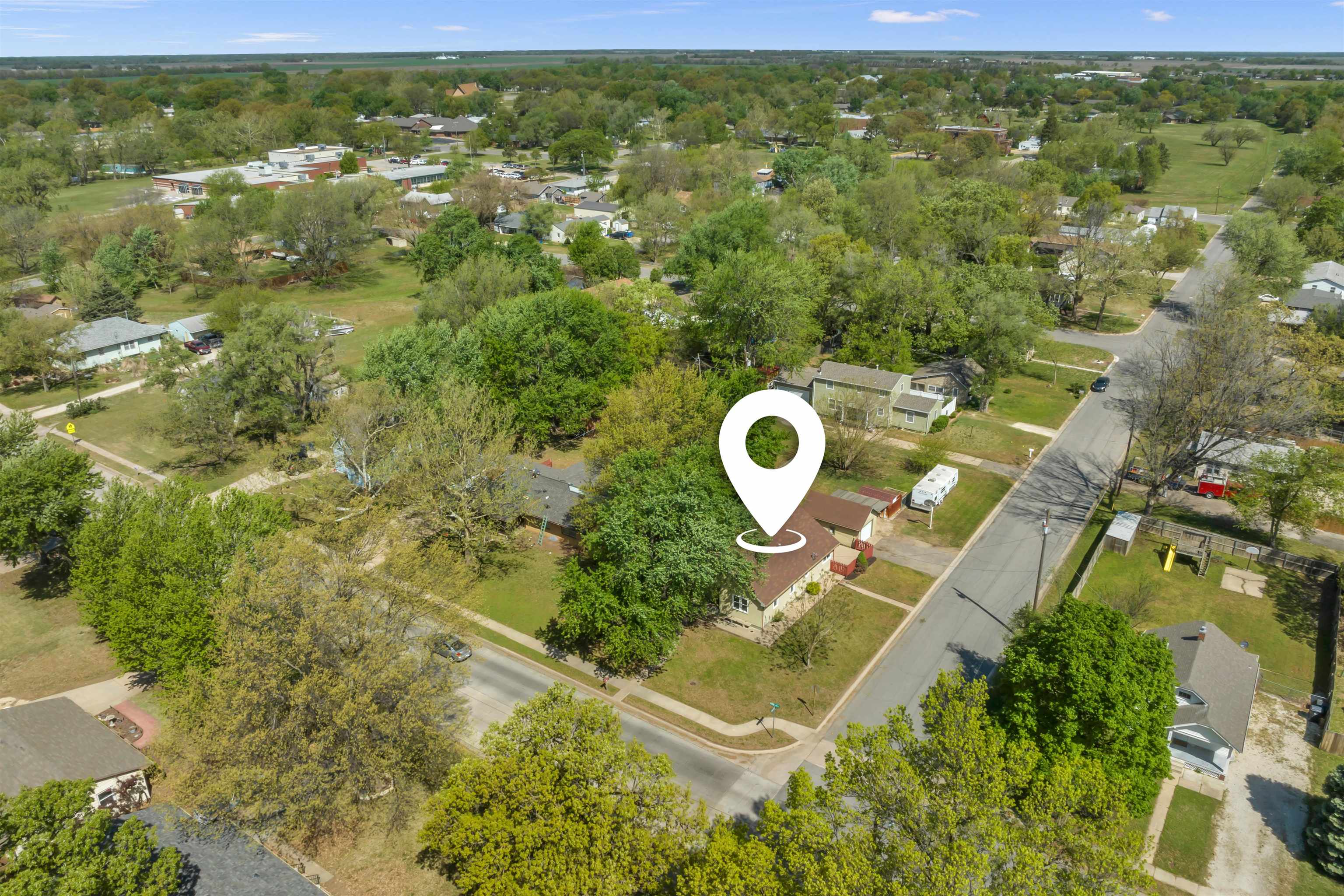 Newton, Kansas 67114, United States, 5 Bedrooms Bedrooms, ,2 BathroomsBathrooms,Residential,Pending,59740