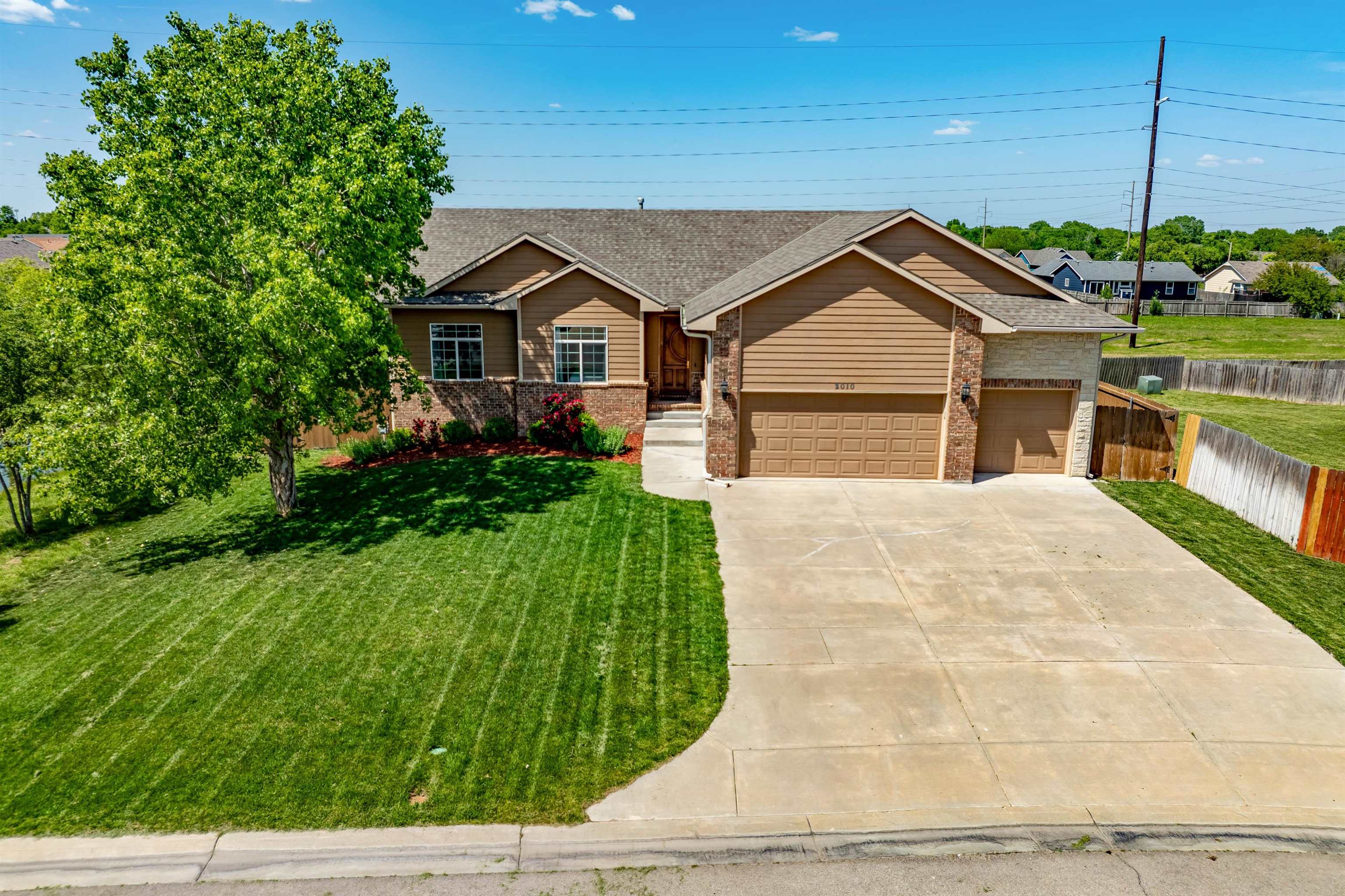 2010 S Cranbrook St, Wichita, Kansas image 1