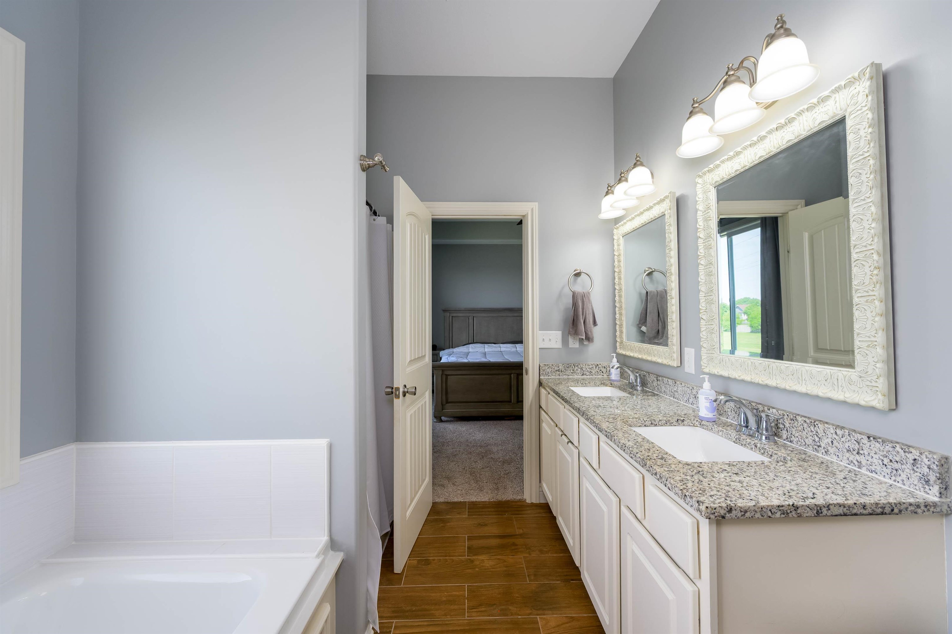 2010 S Cranbrook St, Wichita, Kansas image 11