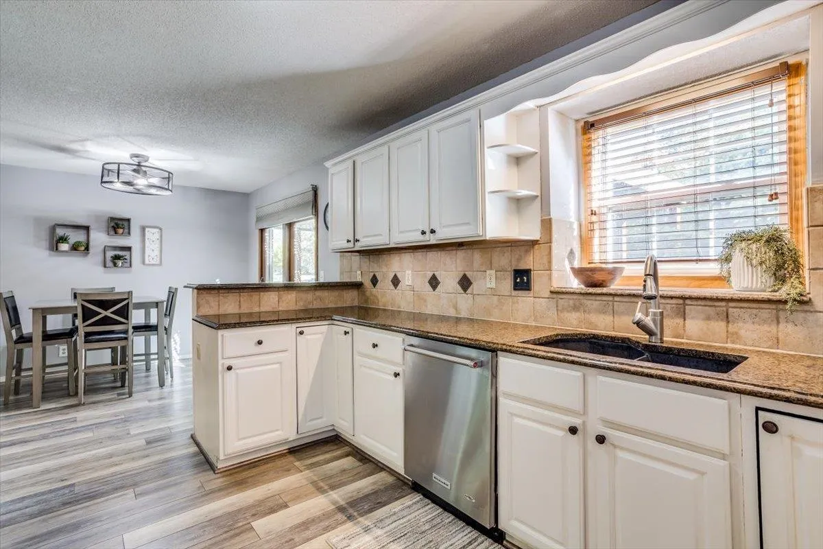 Derby, Kansas 67037, United States, 3 Bedrooms Bedrooms, ,3 BathroomsBathrooms,Residential,Pending,124166