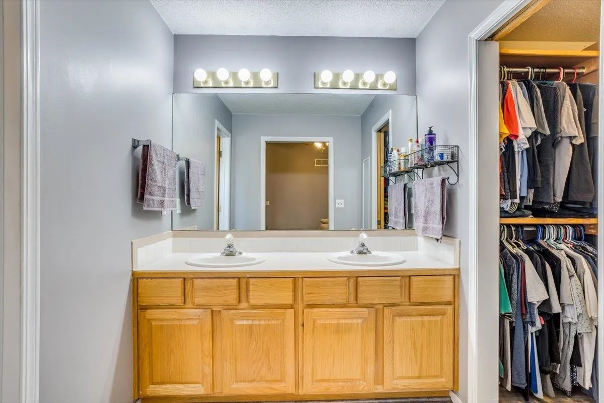 Derby, Kansas 67037, United States, 3 Bedrooms Bedrooms, ,3 BathroomsBathrooms,Residential,Pending,124166