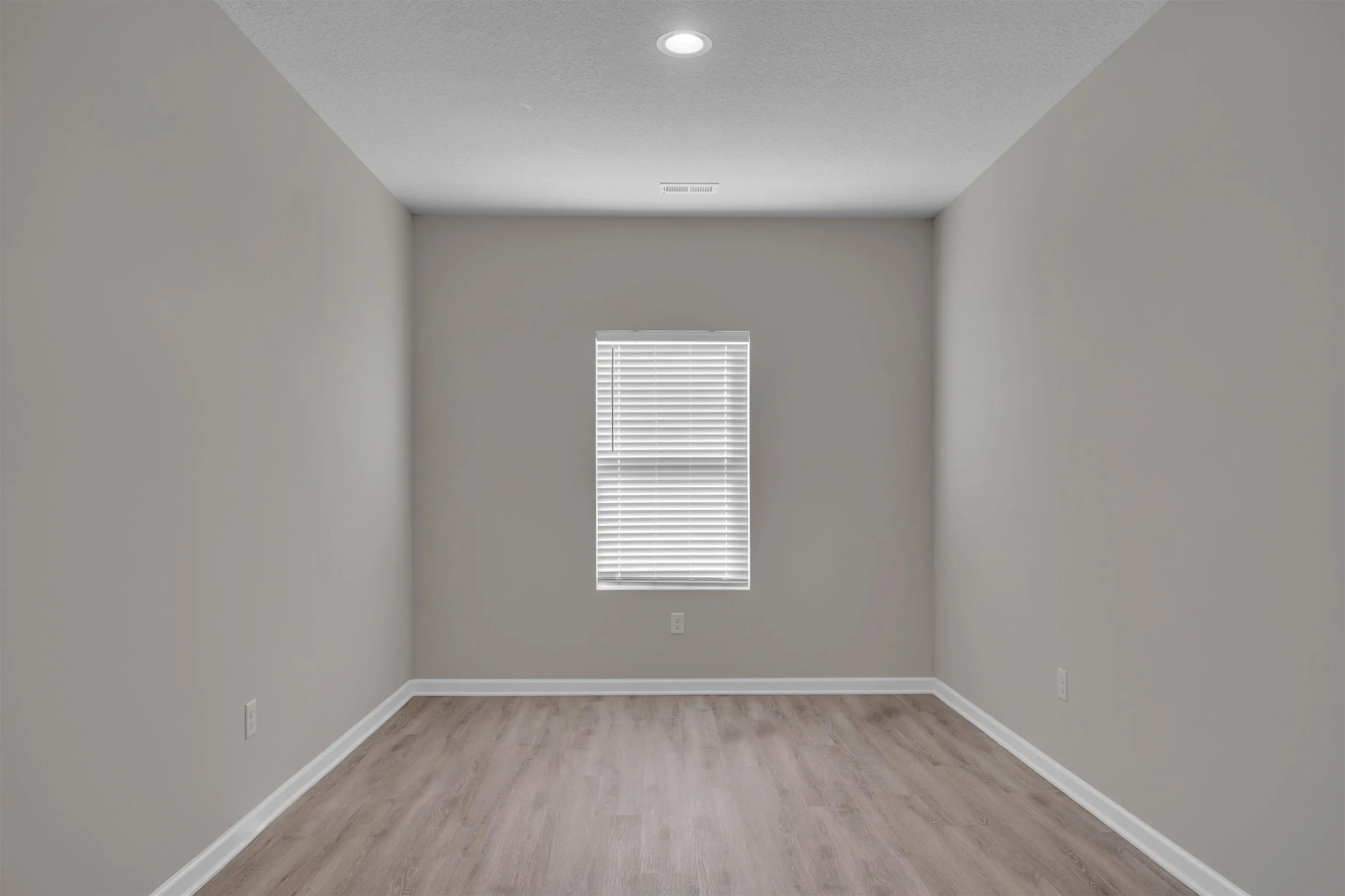 Valley Center, Kansas 67147, United States, 4 Bedrooms Bedrooms, ,2 BathroomsBathrooms,Residential,Active,47168