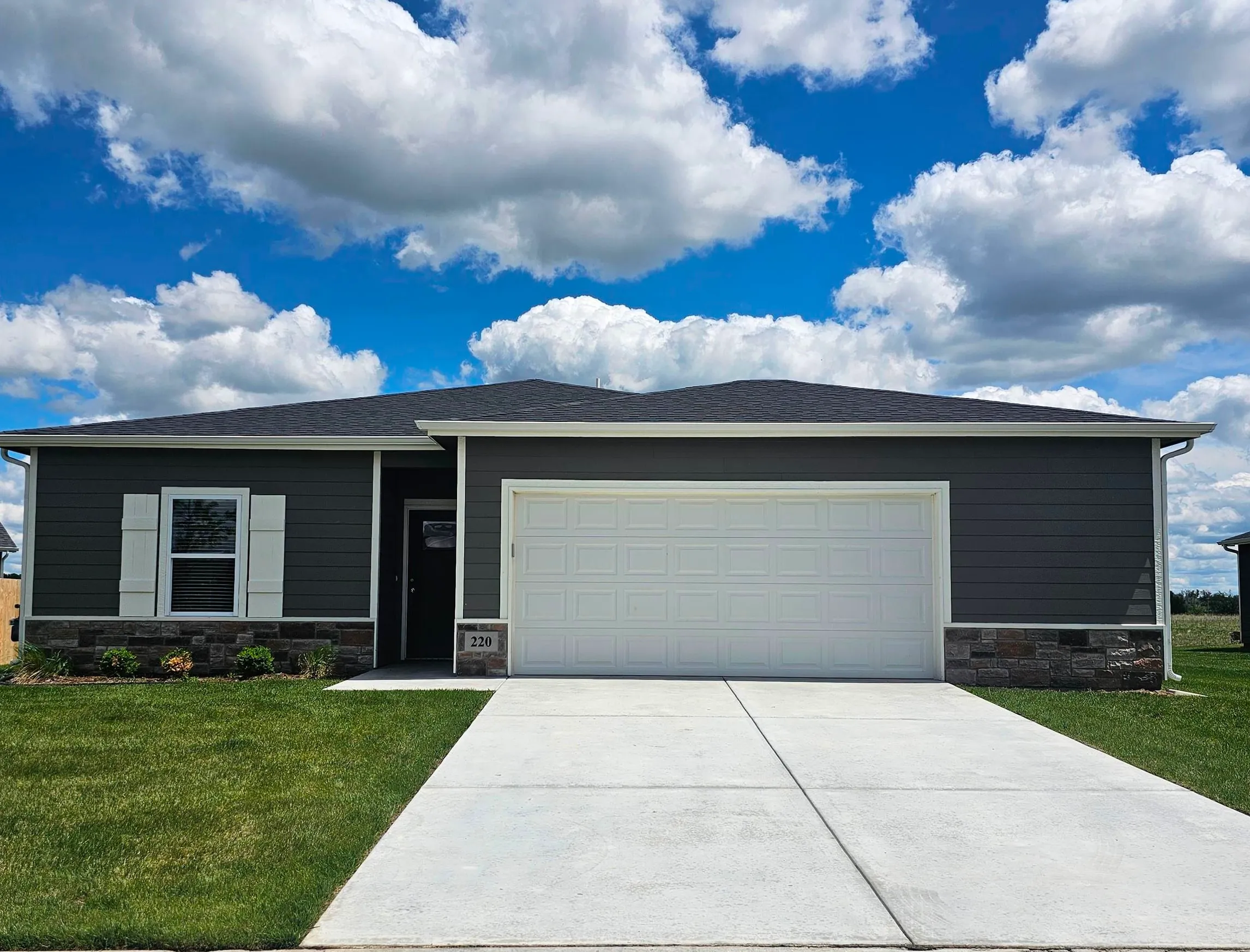 Valley Center, Kansas 67147, United States, 4 Bedrooms Bedrooms, ,2 BathroomsBathrooms,Residential,Active,47168