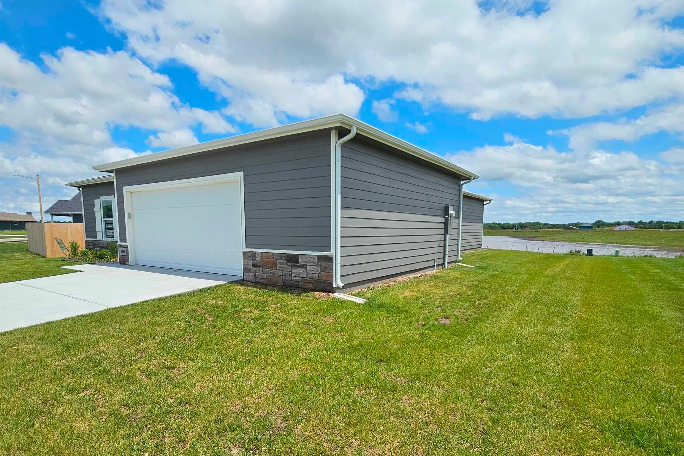 Valley Center, Kansas 67147, United States, 4 Bedrooms Bedrooms, ,2 BathroomsBathrooms,Residential,Active,47168