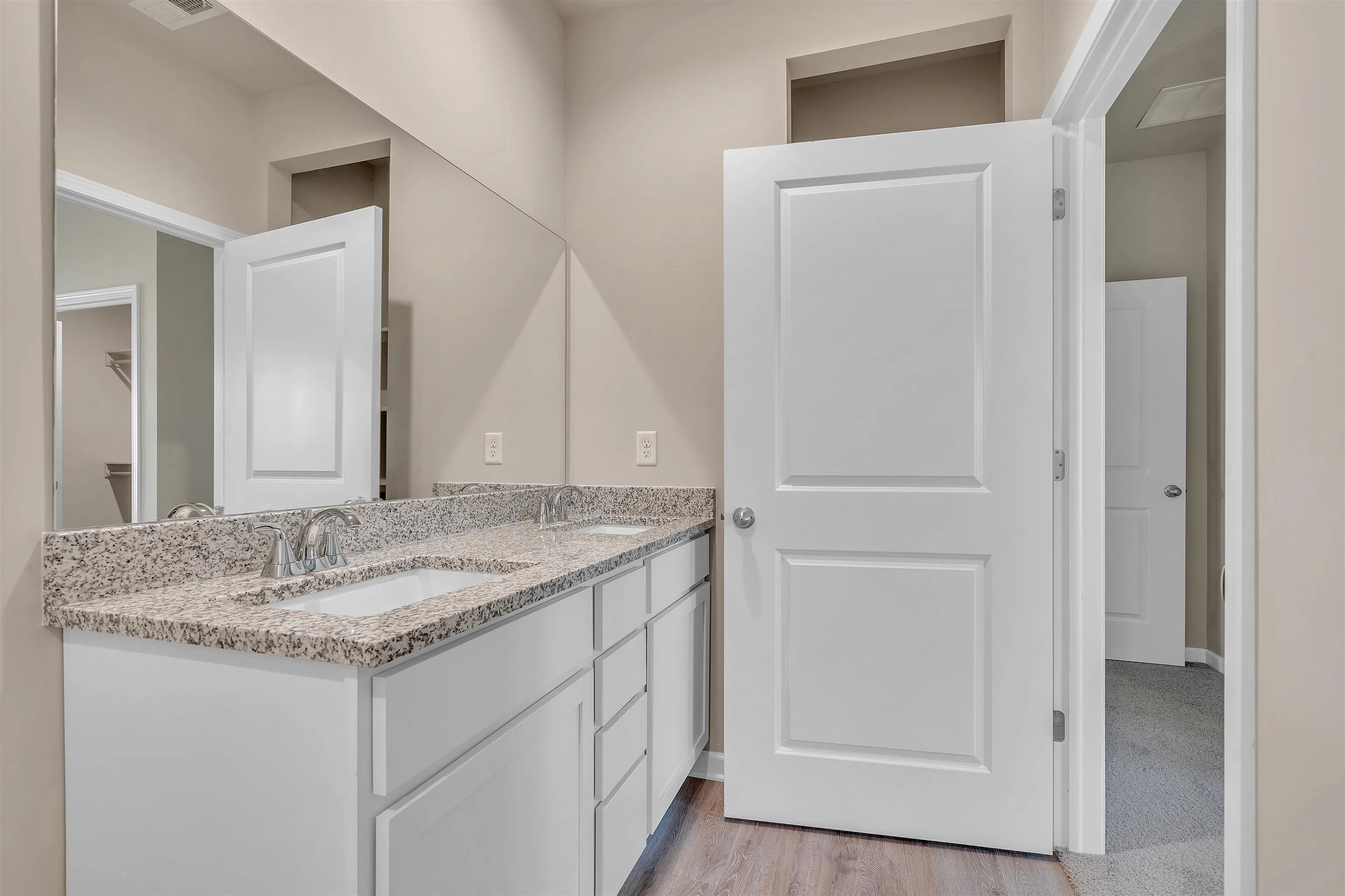 Valley Center, Kansas 67147, United States, 4 Bedrooms Bedrooms, ,2 BathroomsBathrooms,Residential,Active,47168