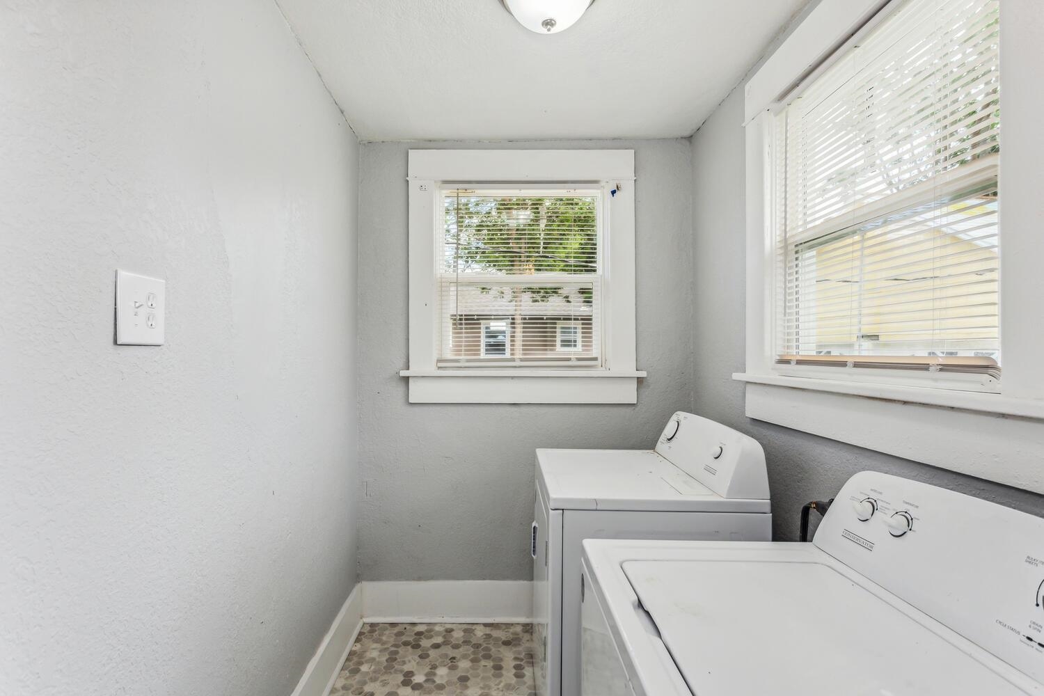 Wichita, Kansas 67213, United States, 4 Bedrooms Bedrooms, ,2 BathroomsBathrooms,Residential,Pending,52629