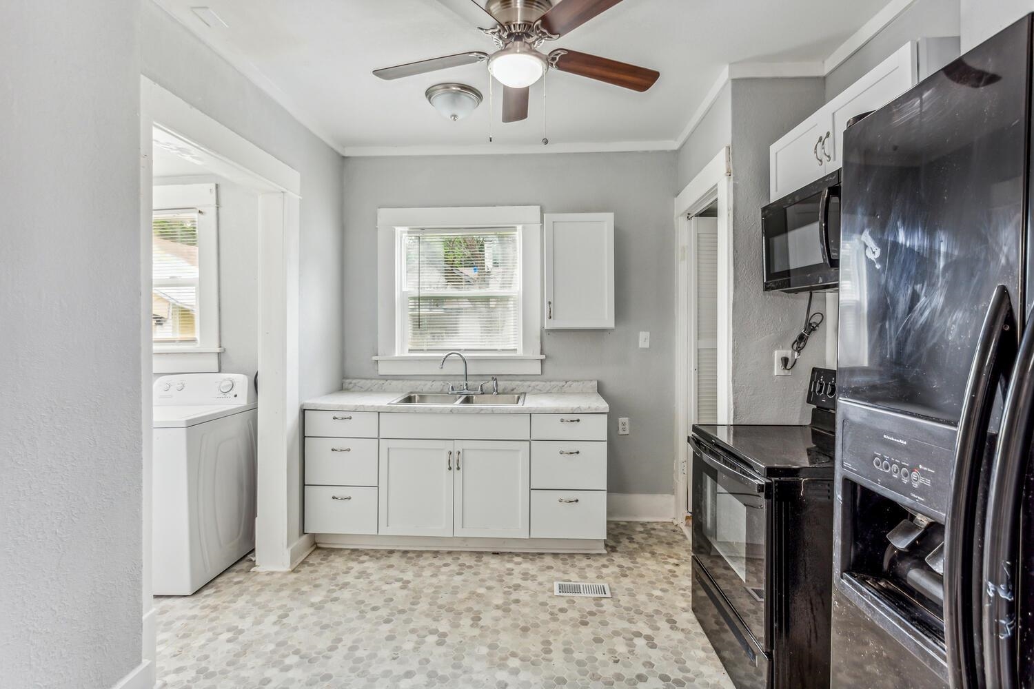 Wichita, Kansas 67213, United States, 4 Bedrooms Bedrooms, ,2 BathroomsBathrooms,Residential,Pending,52629