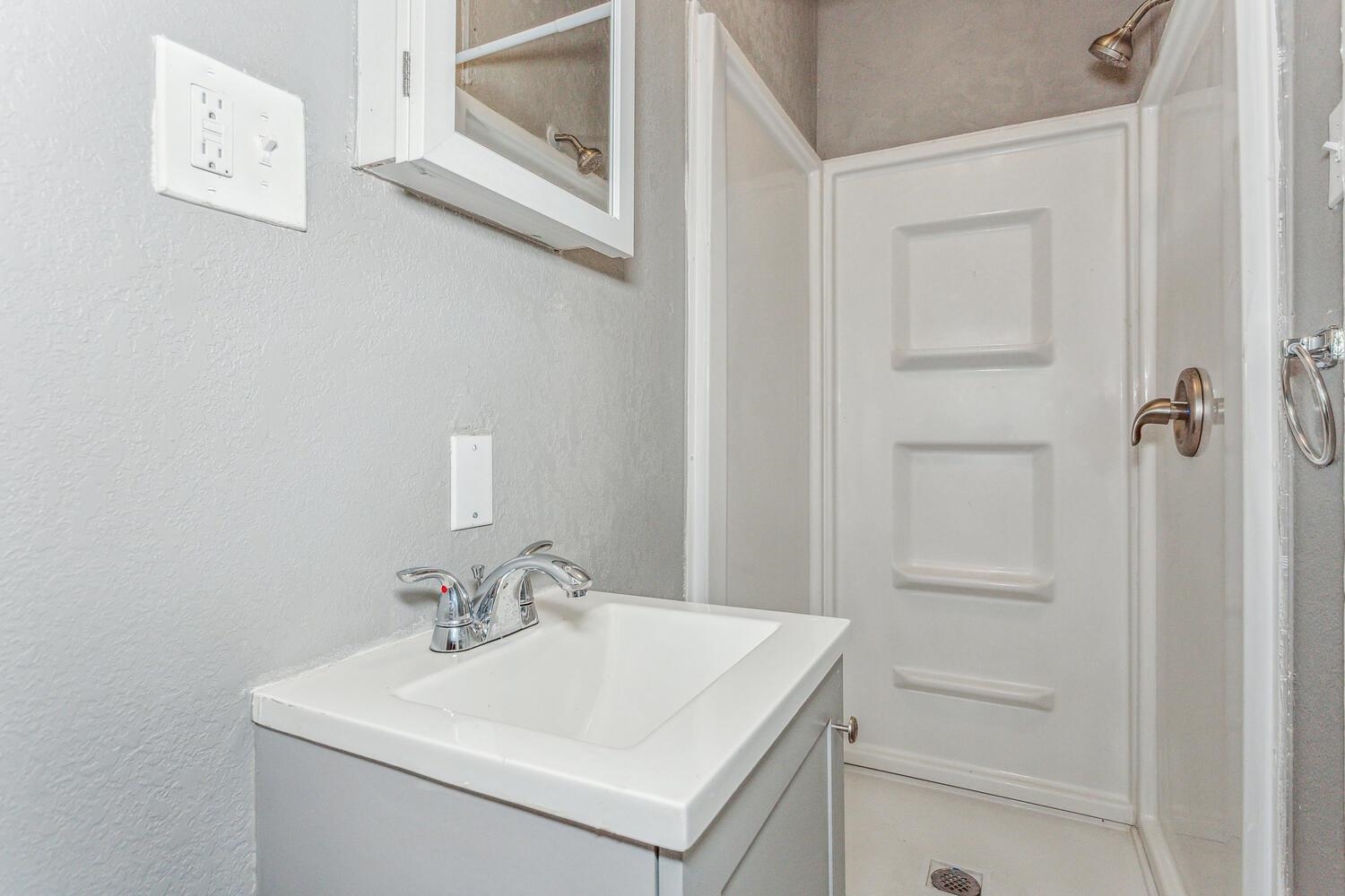 Wichita, Kansas 67213, United States, 4 Bedrooms Bedrooms, ,2 BathroomsBathrooms,Residential,Pending,52629