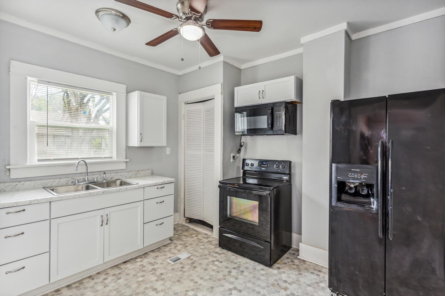 Wichita, Kansas 67213, United States, 4 Bedrooms Bedrooms, ,2 BathroomsBathrooms,Residential,Pending,52629