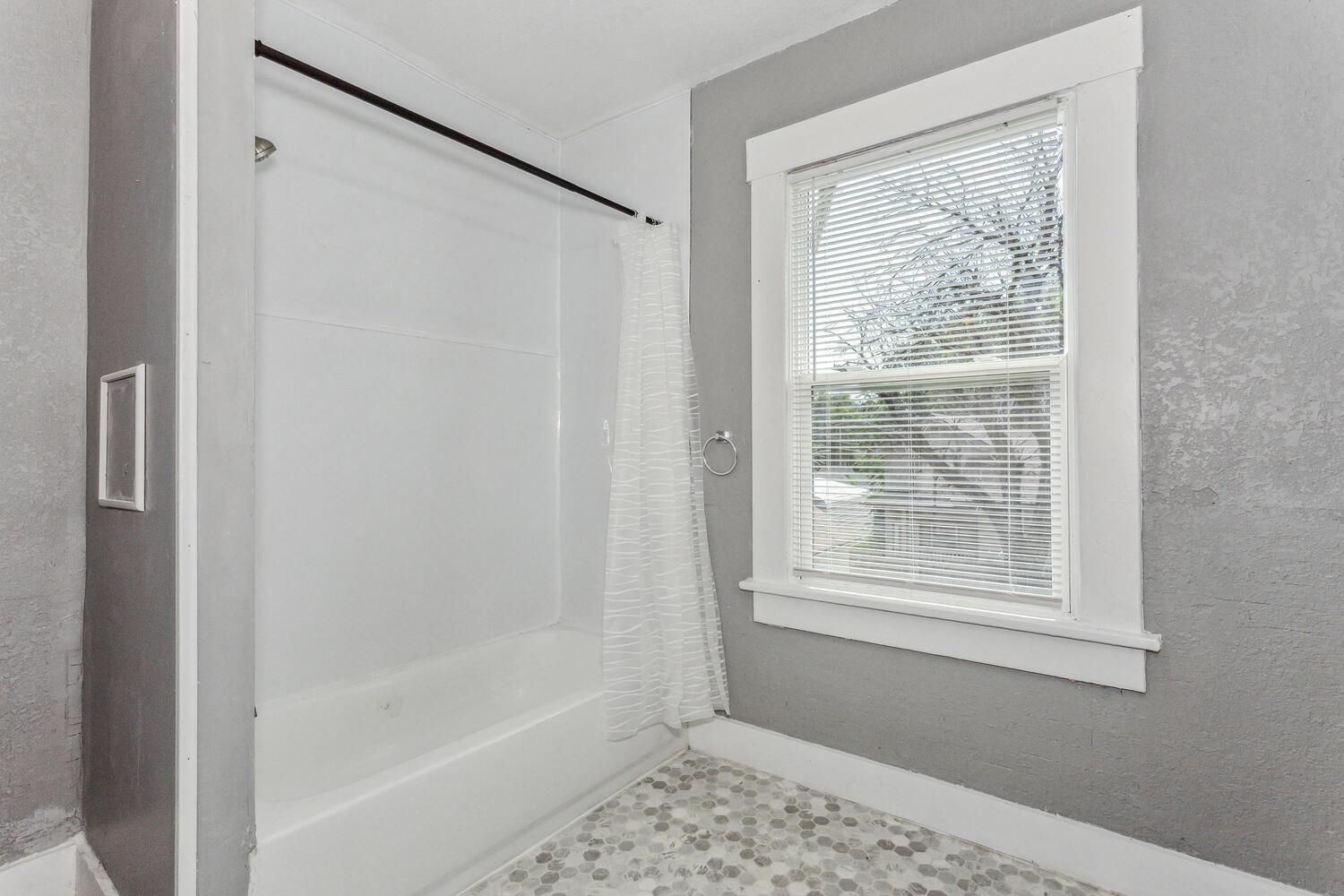 Wichita, Kansas 67213, United States, 4 Bedrooms Bedrooms, ,2 BathroomsBathrooms,Residential,Pending,52629