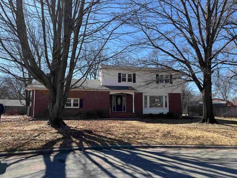 Homes For Sale - 1825 Circle Dr<br/> El Dorado, KS 67042