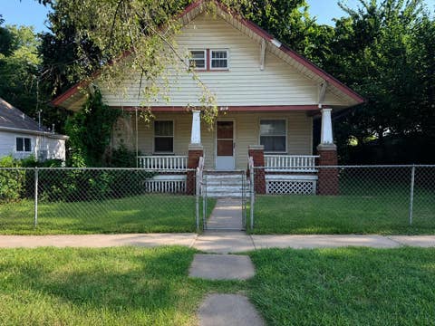 Homes For Sale - 406 W 3rd St<br/> Newton, KS 67114