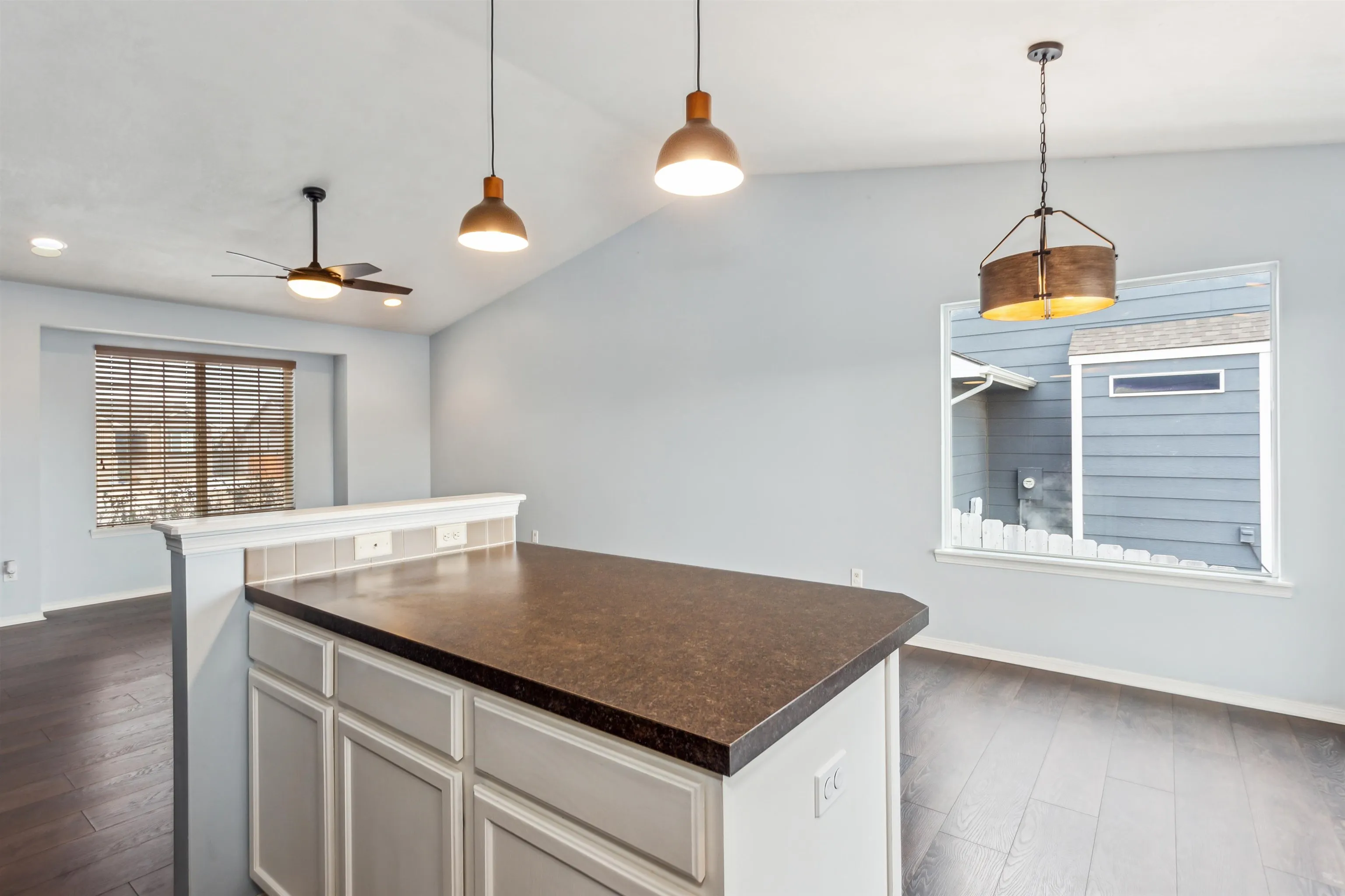 Wichita, Kansas 67207, United States, 3 Bedrooms Bedrooms, ,3 BathroomsBathrooms,Residential,Pending,13378