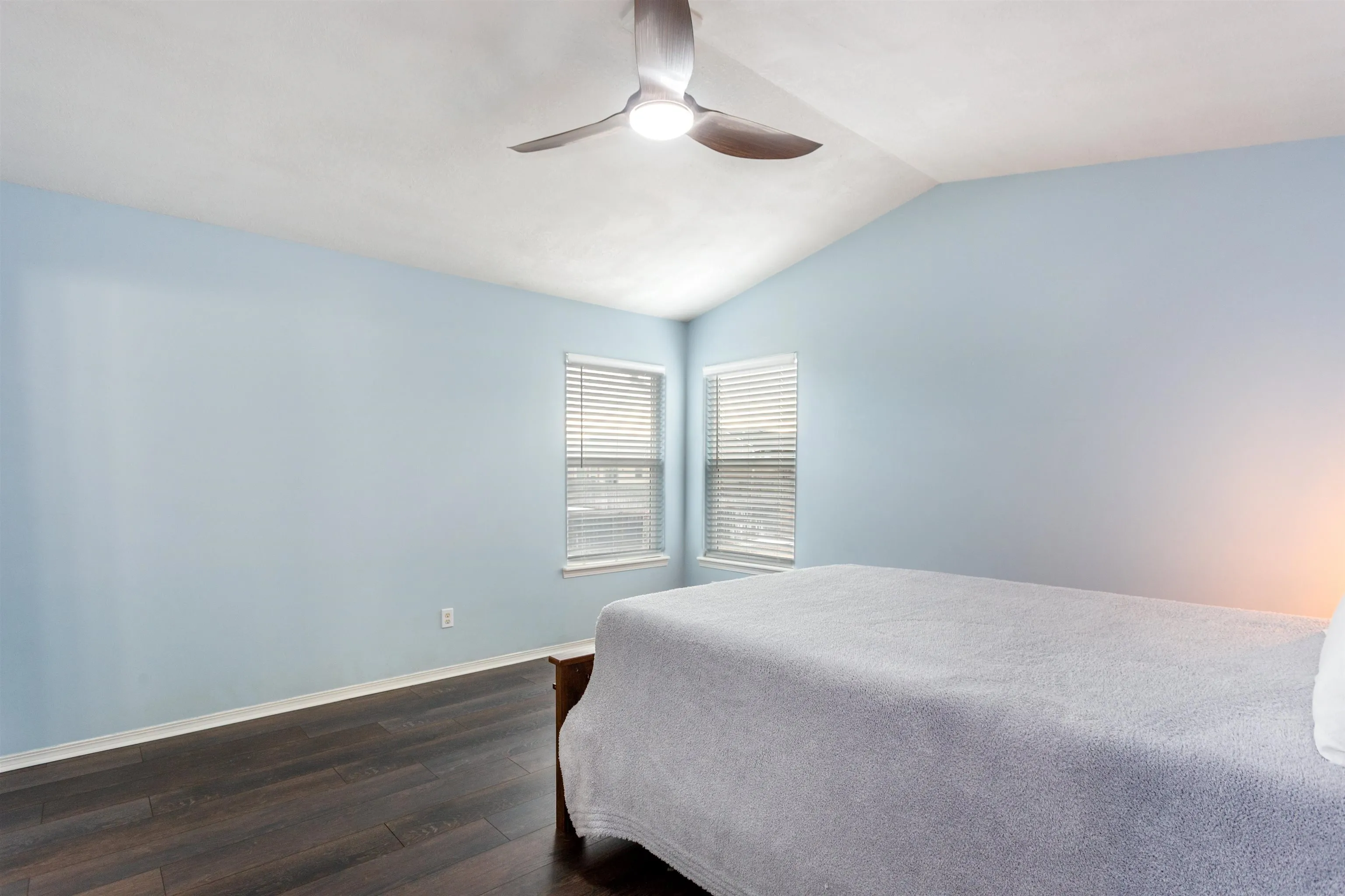 Wichita, Kansas 67207, United States, 3 Bedrooms Bedrooms, ,3 BathroomsBathrooms,Residential,Pending,13378