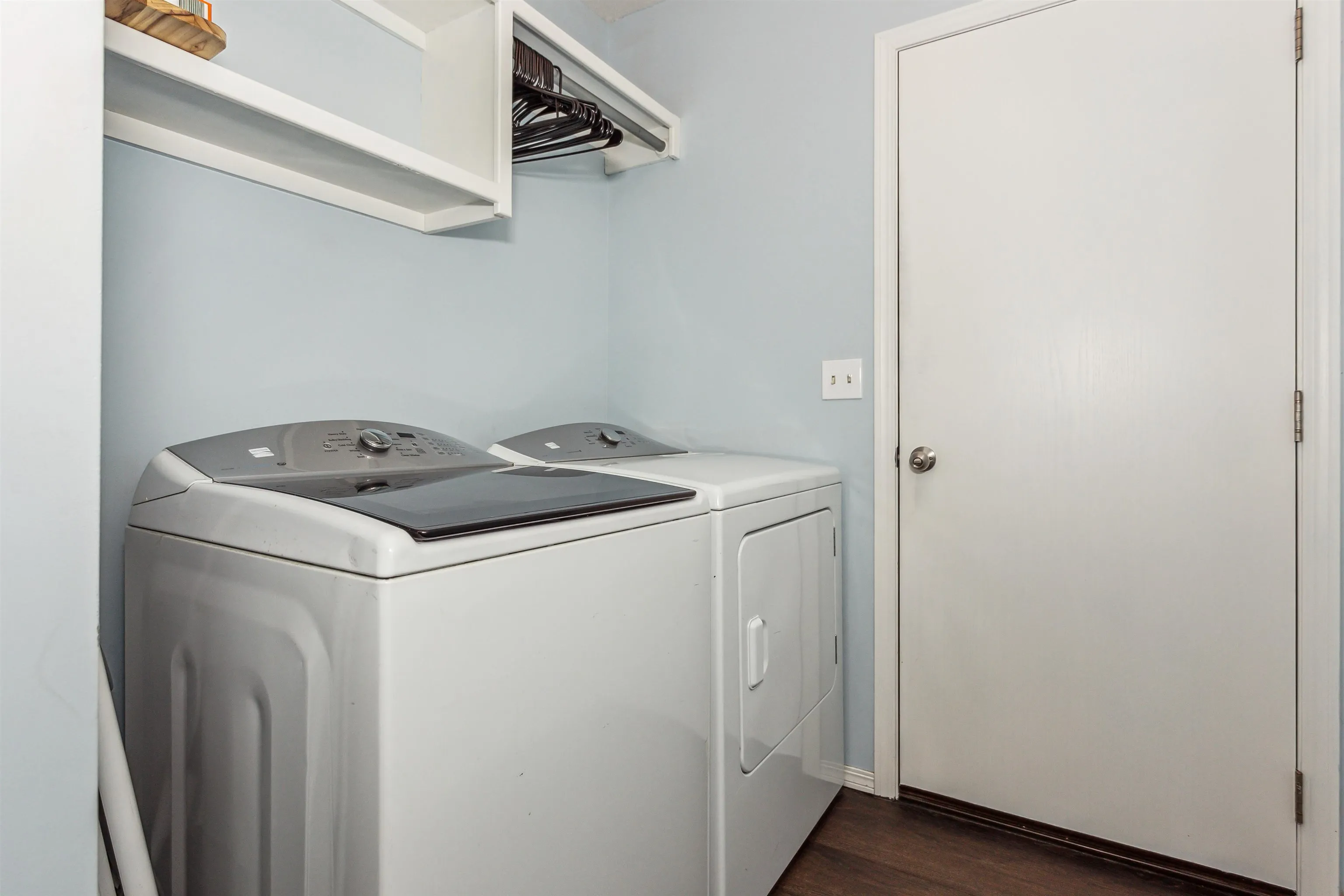 Wichita, Kansas 67207, United States, 3 Bedrooms Bedrooms, ,3 BathroomsBathrooms,Residential,Pending,13378