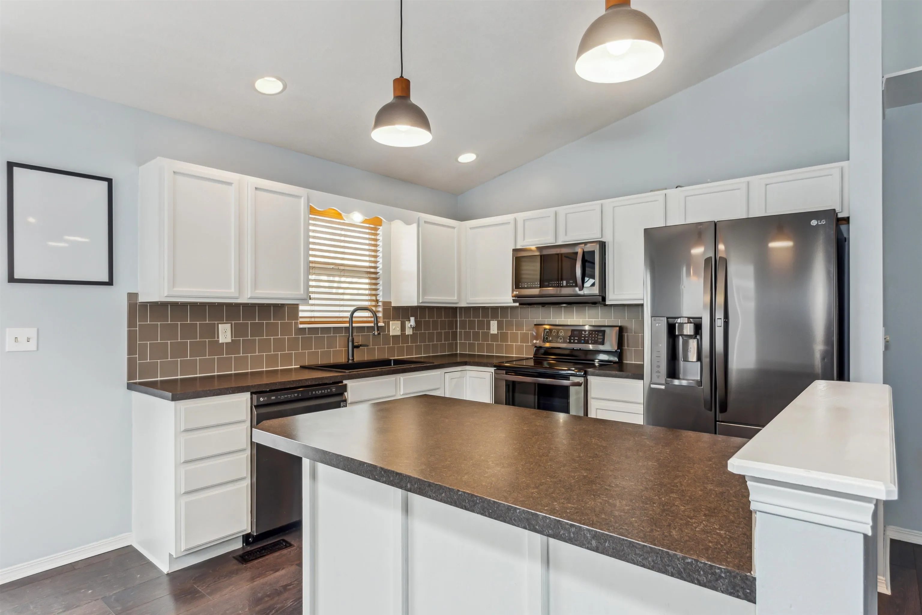 Wichita, Kansas 67207, United States, 3 Bedrooms Bedrooms, ,3 BathroomsBathrooms,Residential,Pending,13378