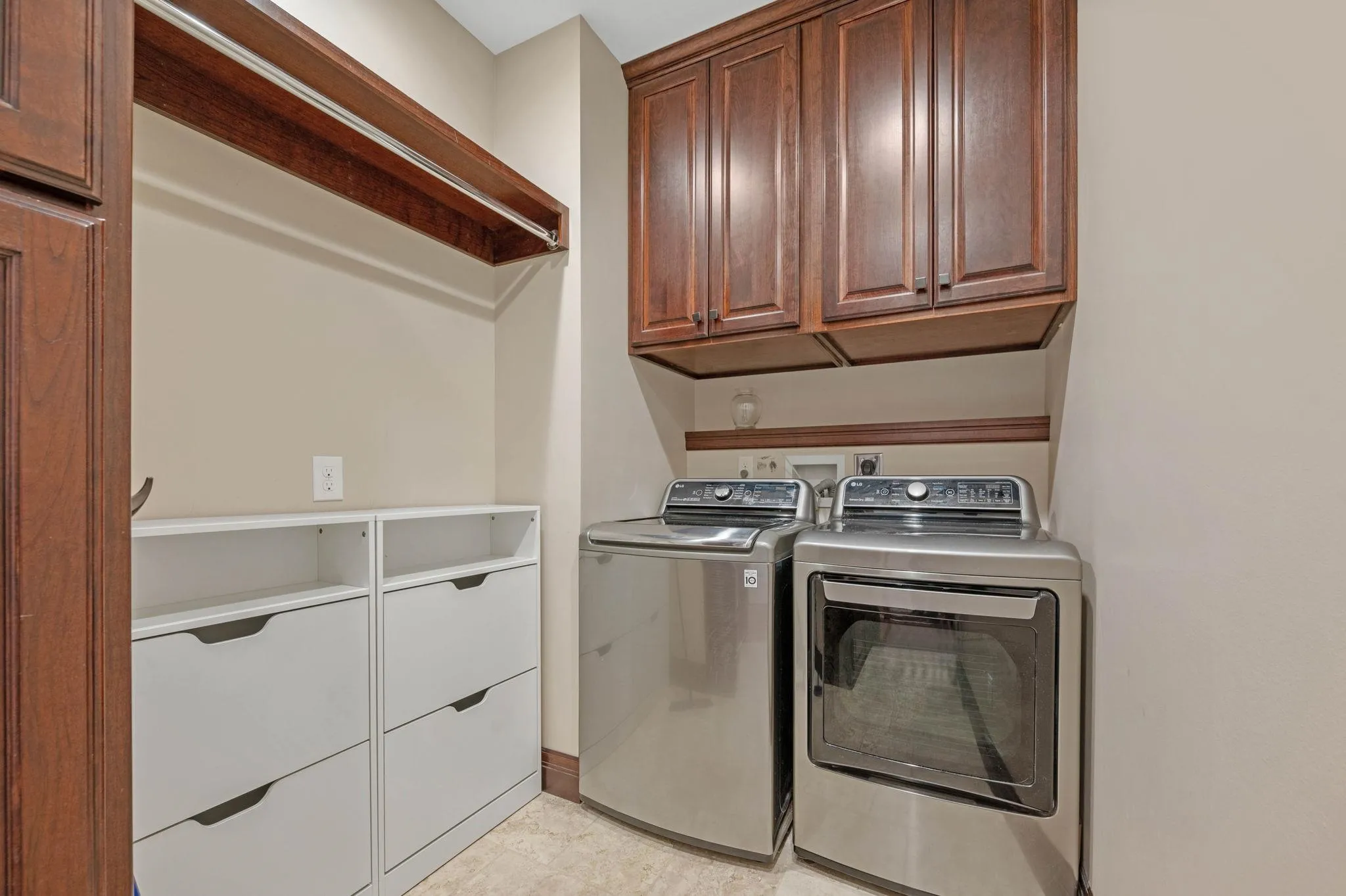 Wichita, Kansas 67230, United States, 6 Bedrooms Bedrooms, ,4 BathroomsBathrooms,Residential,Active,242791