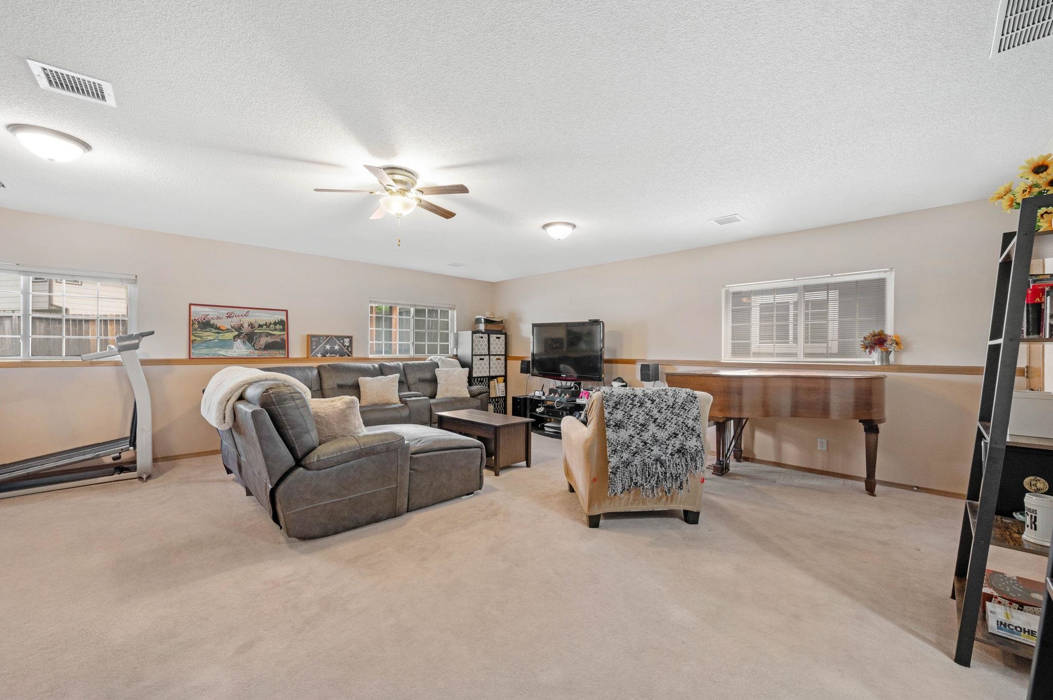 3610 N Governeour Cir, Wichita, Virginia image 20