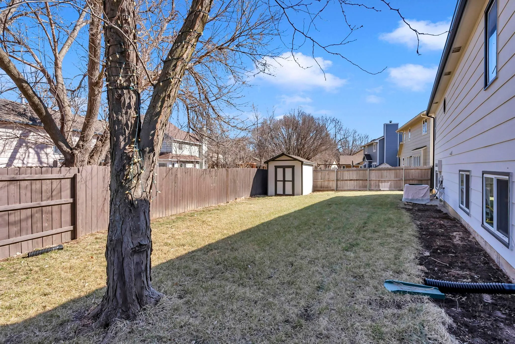 Wichita, Kansas 67209, United States, 3 Bedrooms Bedrooms, ,3 BathroomsBathrooms,Residential,Pending,78556