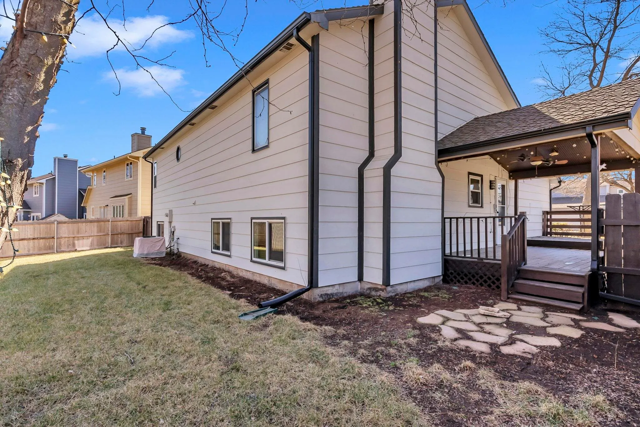 Wichita, Kansas 67209, United States, 3 Bedrooms Bedrooms, ,3 BathroomsBathrooms,Residential,Pending,78556