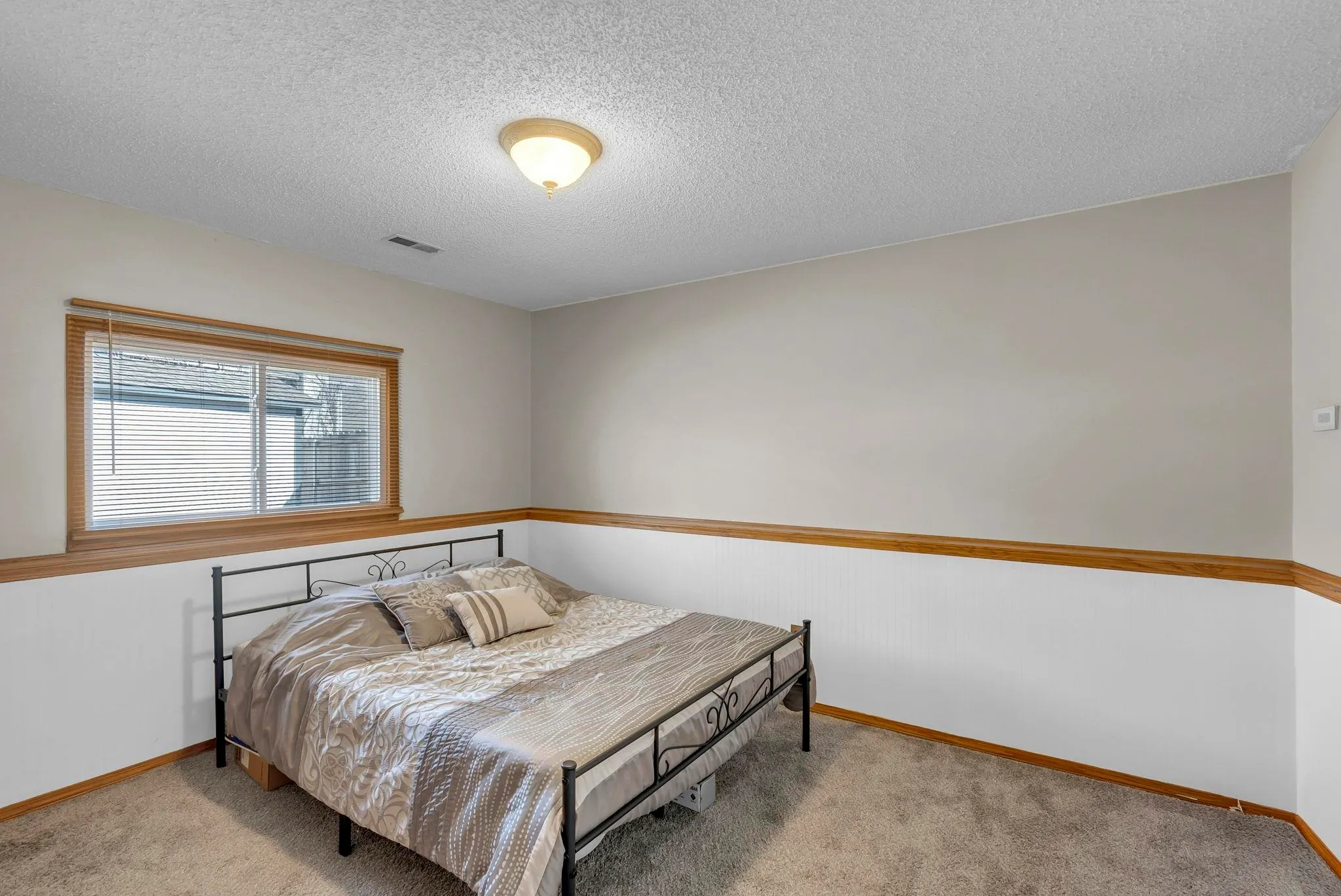 Wichita, Kansas 67209, United States, 3 Bedrooms Bedrooms, ,3 BathroomsBathrooms,Residential,Pending,78556