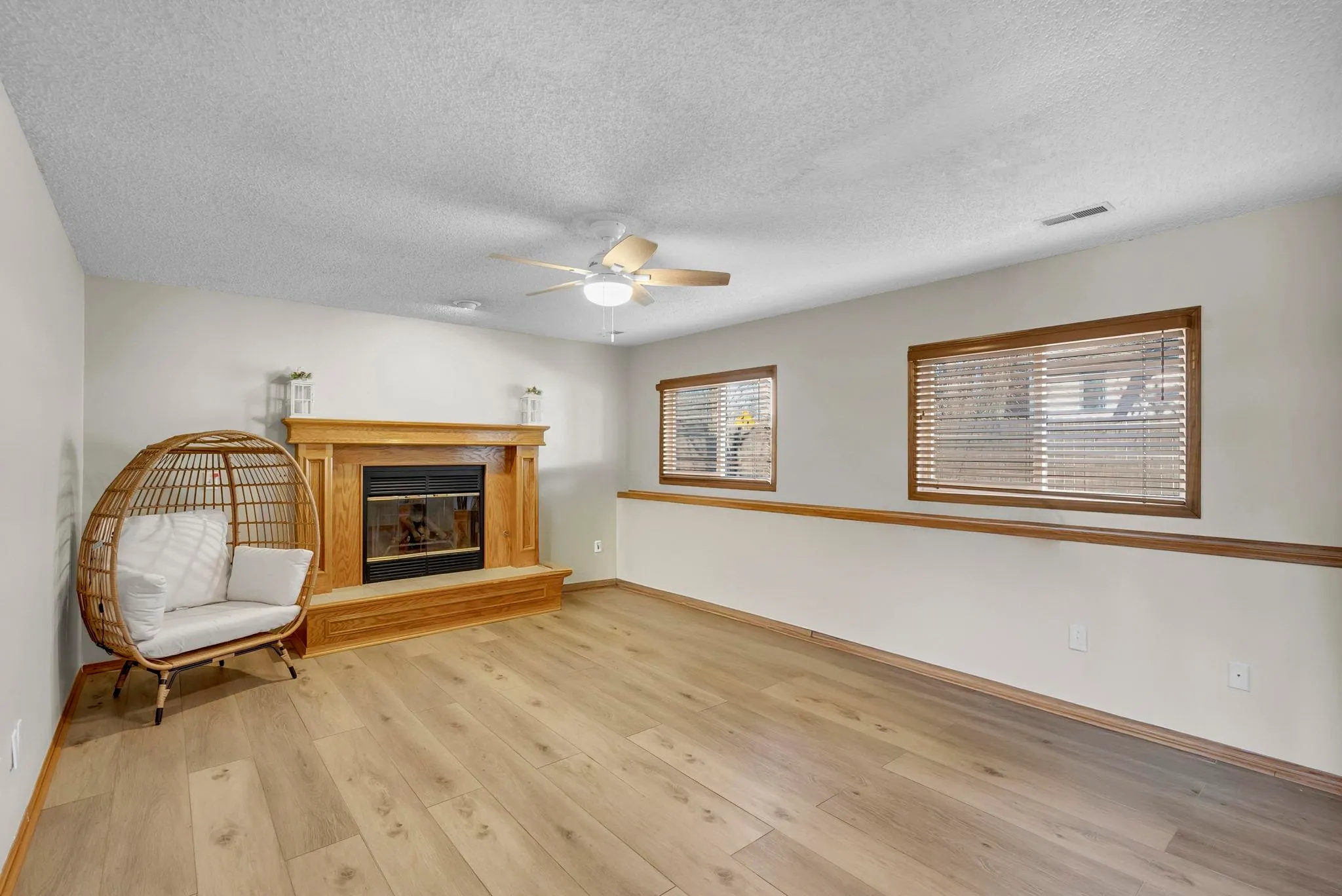 Wichita, Kansas 67209, United States, 3 Bedrooms Bedrooms, ,3 BathroomsBathrooms,Residential,Pending,78556